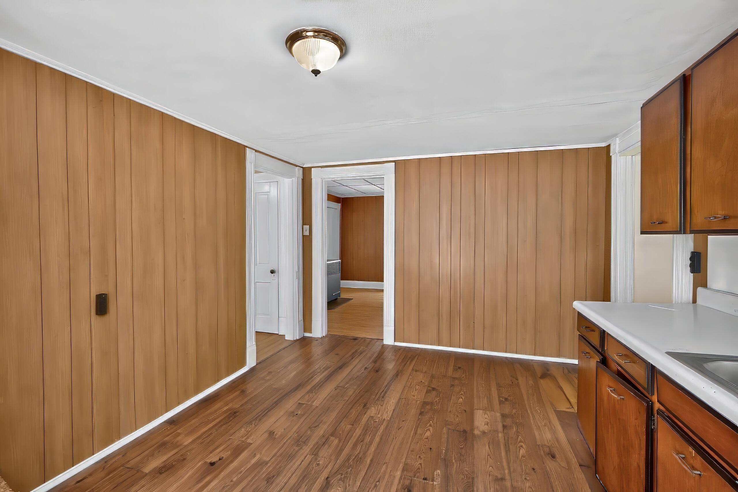 209 E Washington Street Property Photo 15