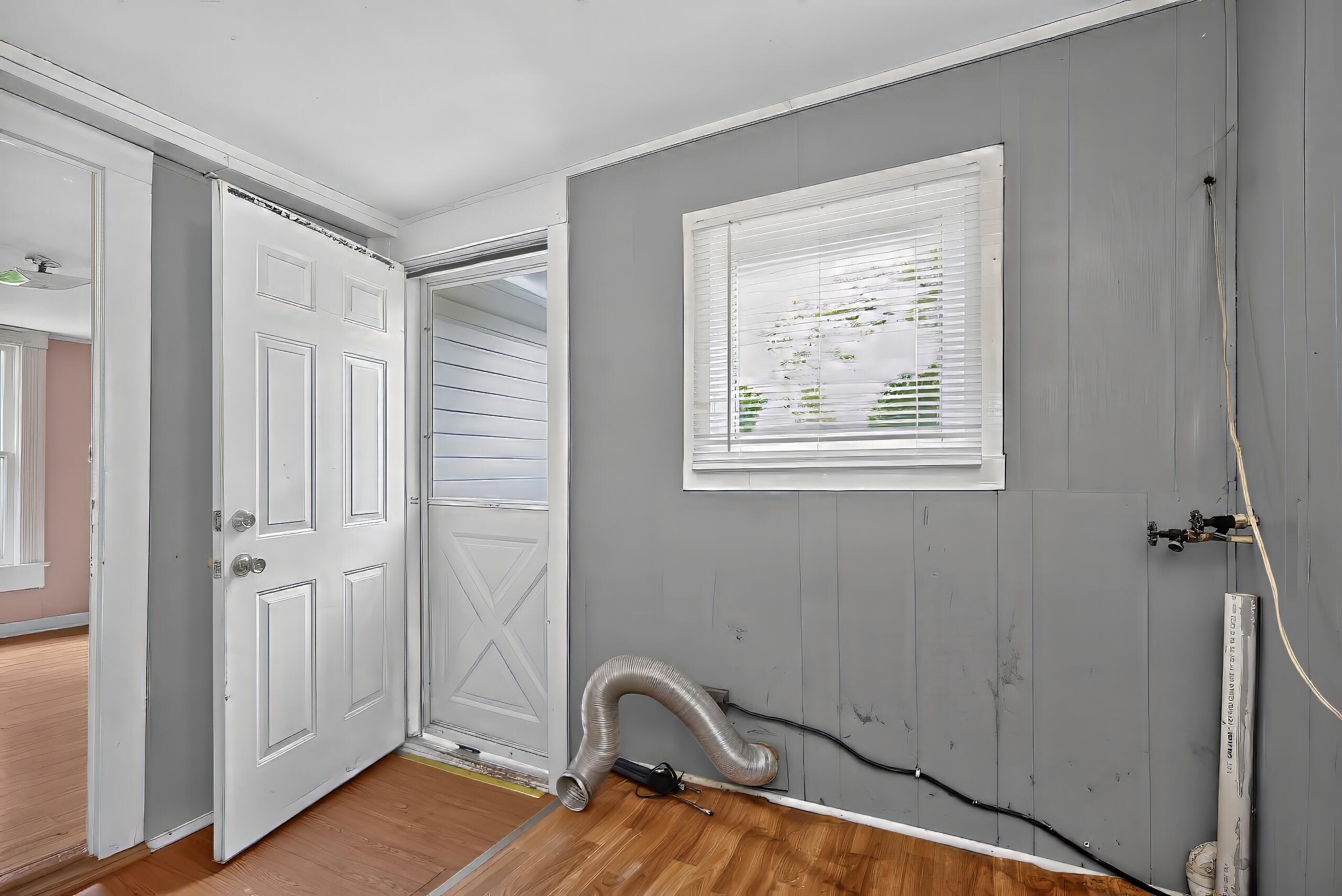 209 E Washington Street Property Photo 17