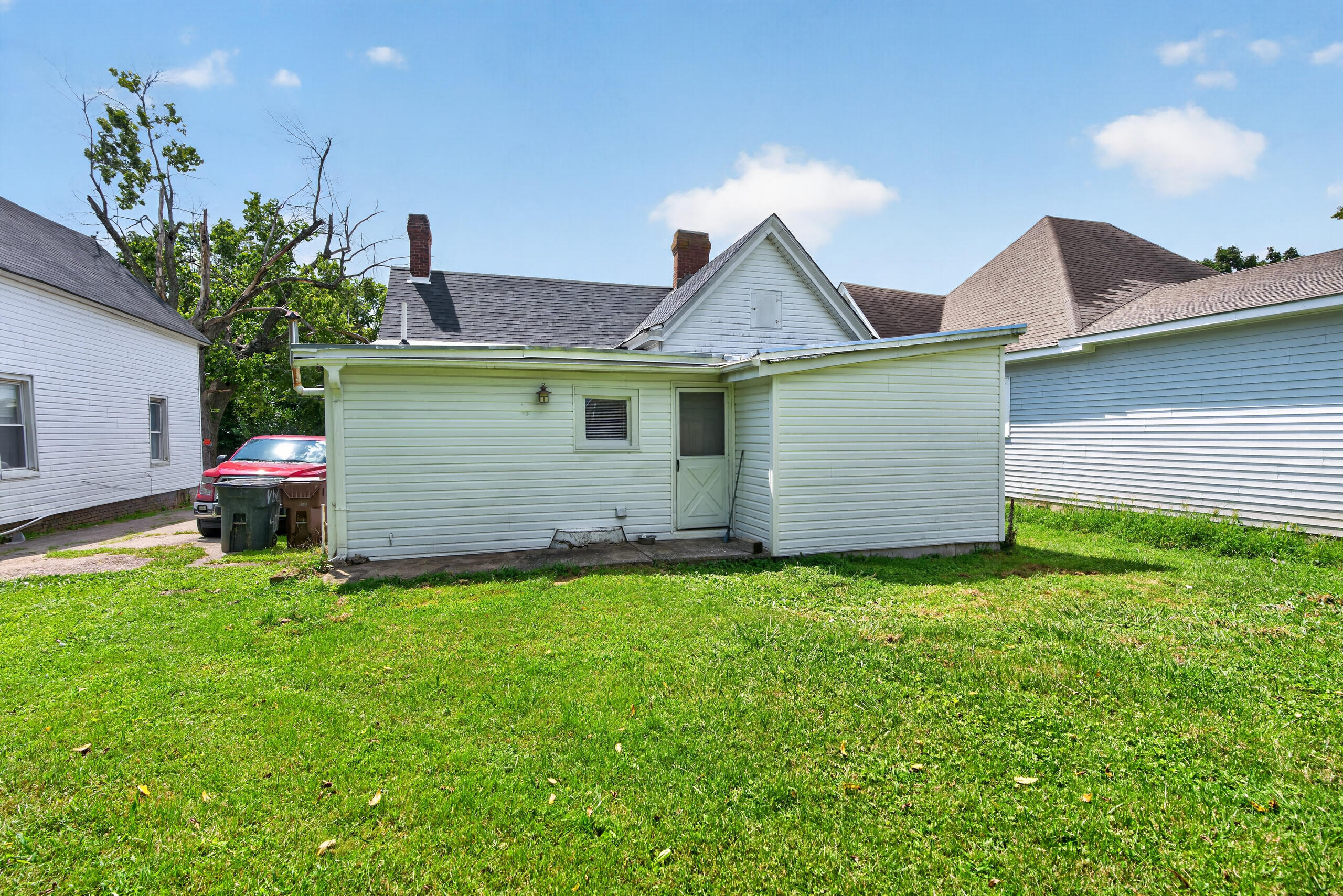 209 E Washington Street Property Photo 18