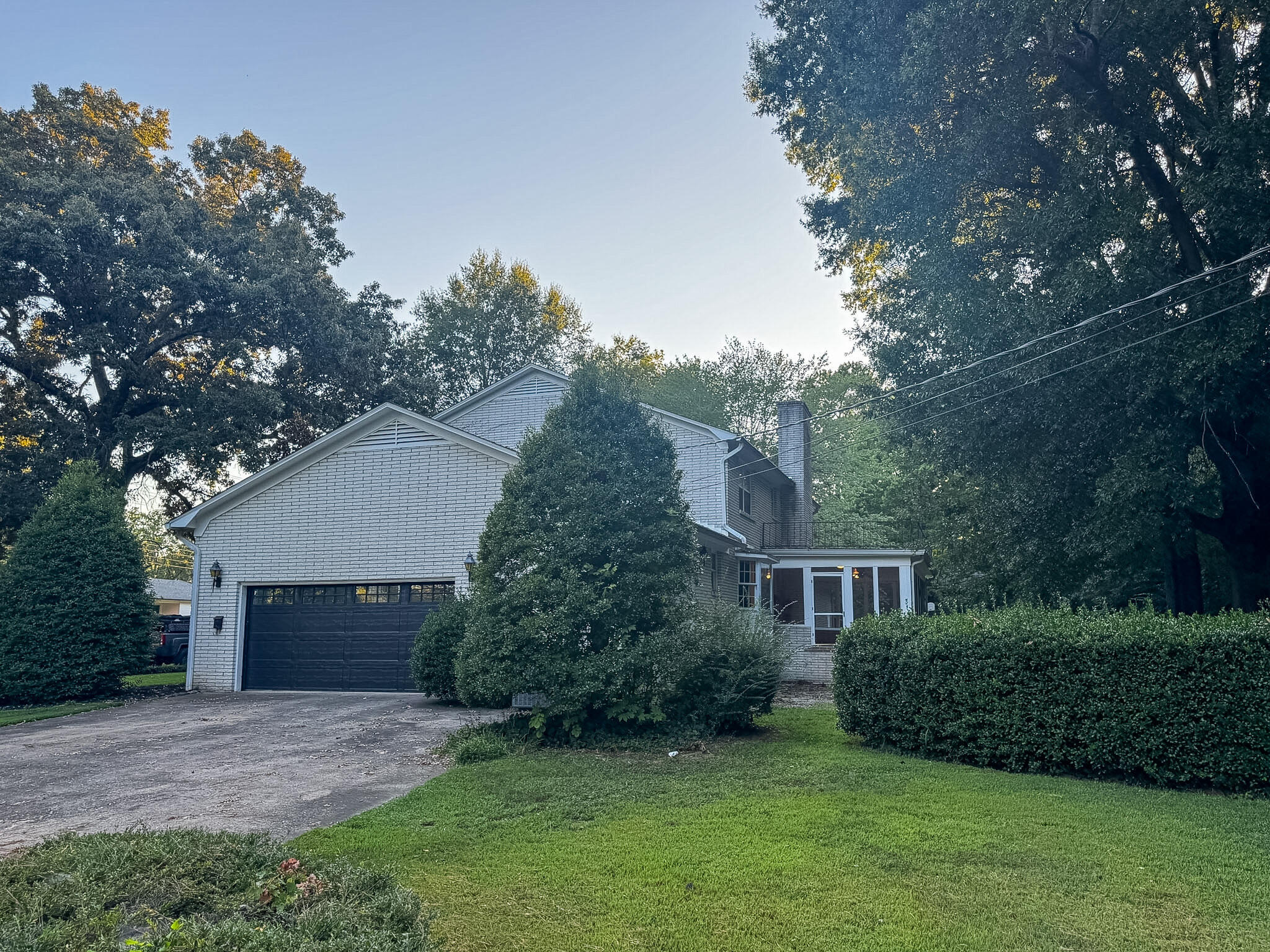 721 E College Street Property Photo 5