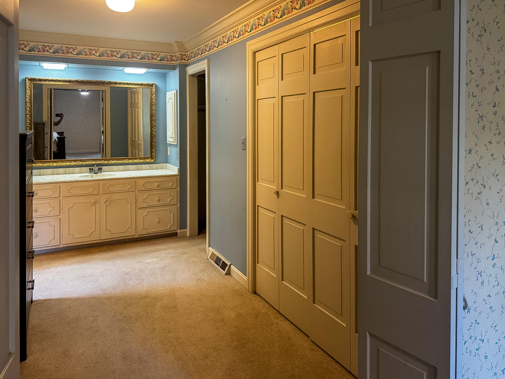 721 E College Street Property Photo 18