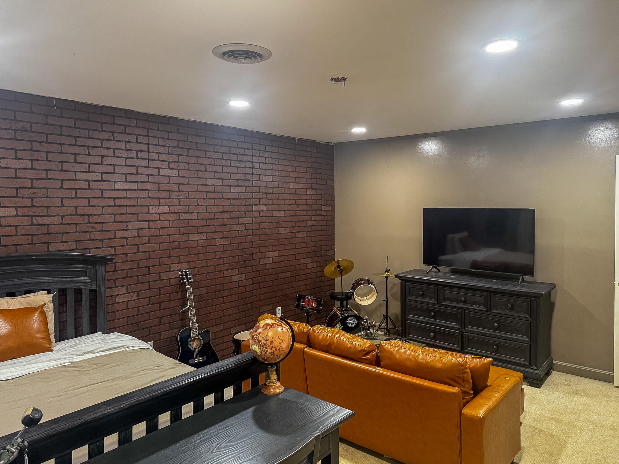 721 E College Street Property Photo 28