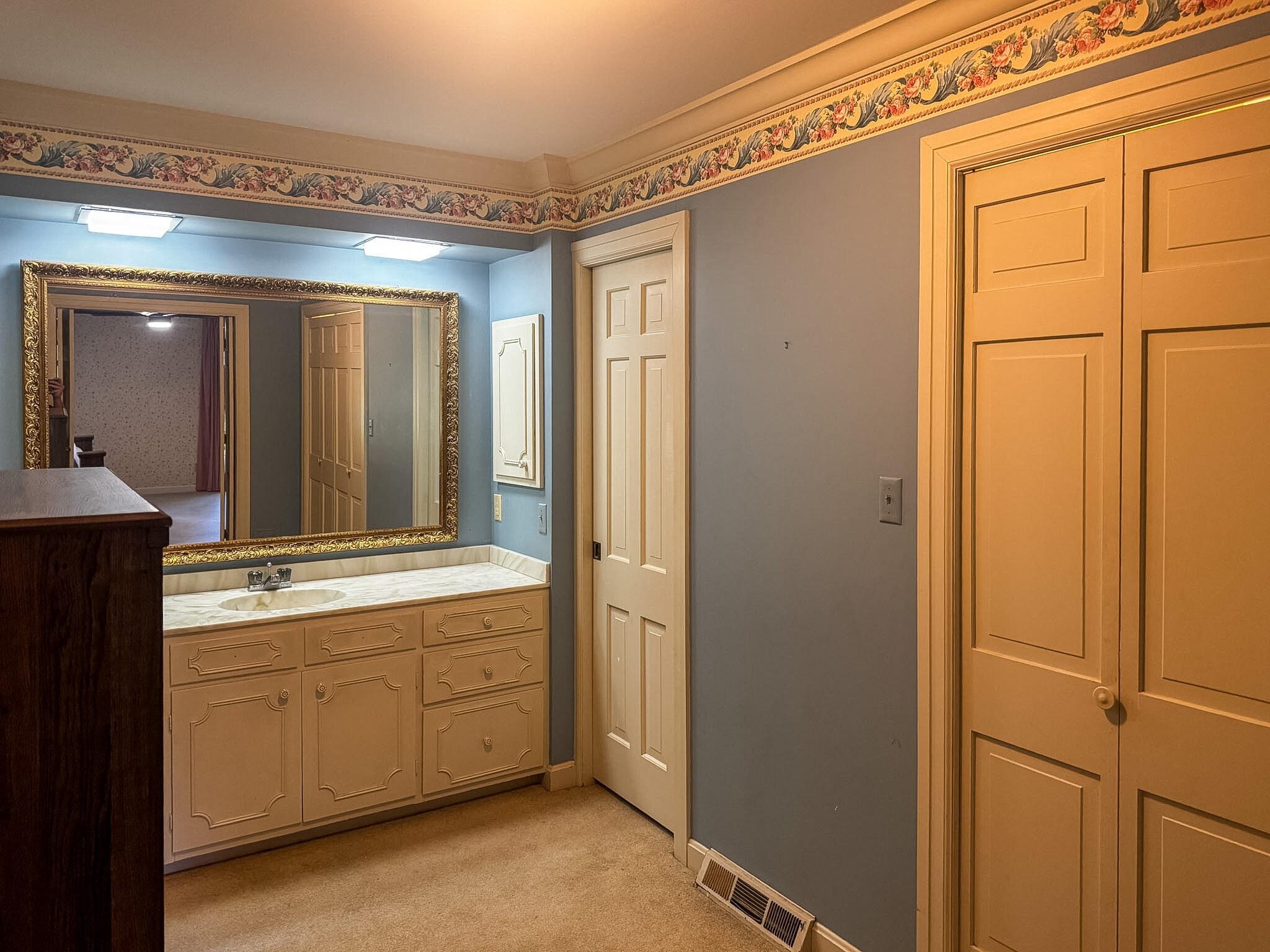 721 E College Street Property Photo 60