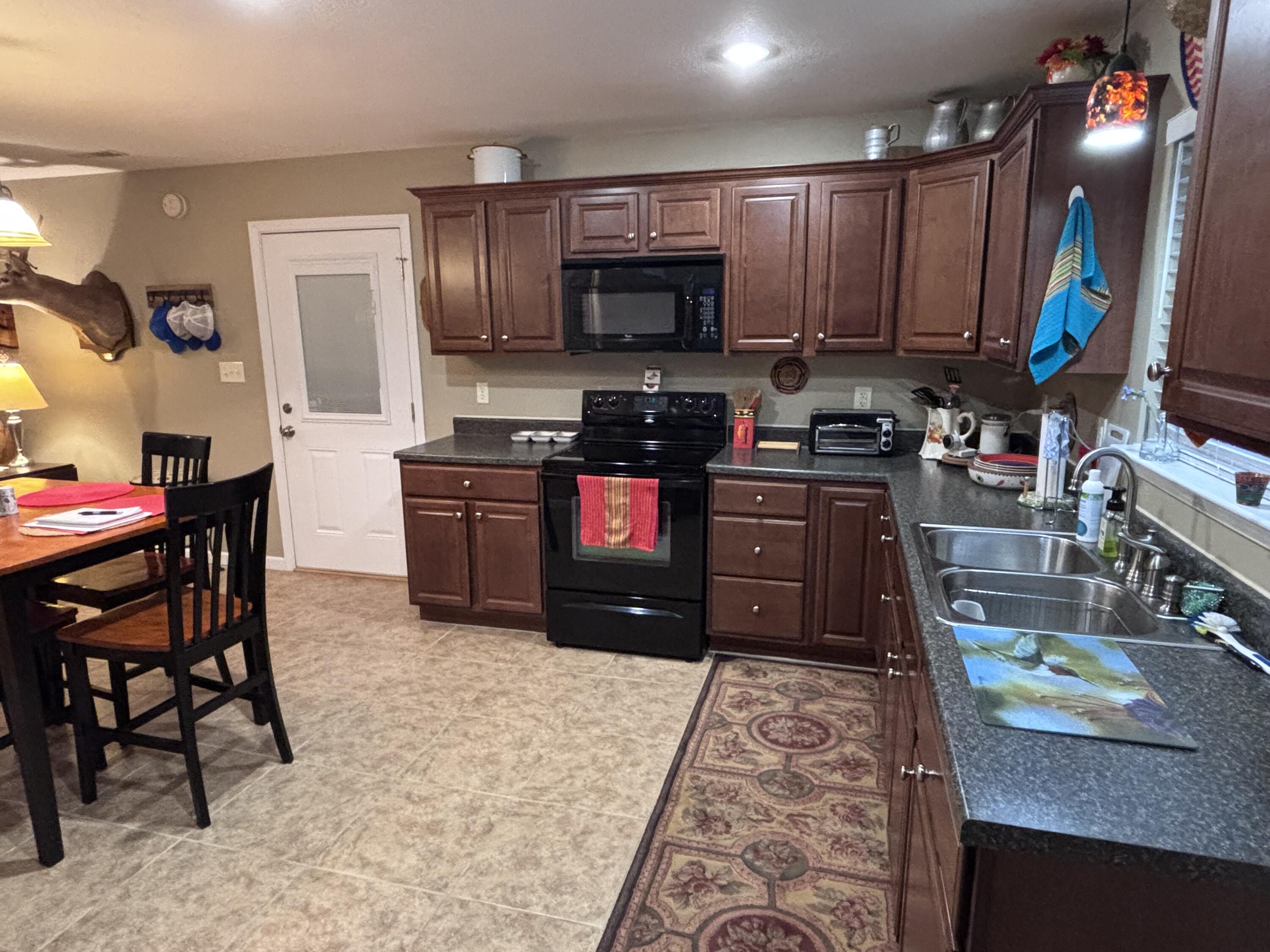 108 Gullview Drive Property Photo 12