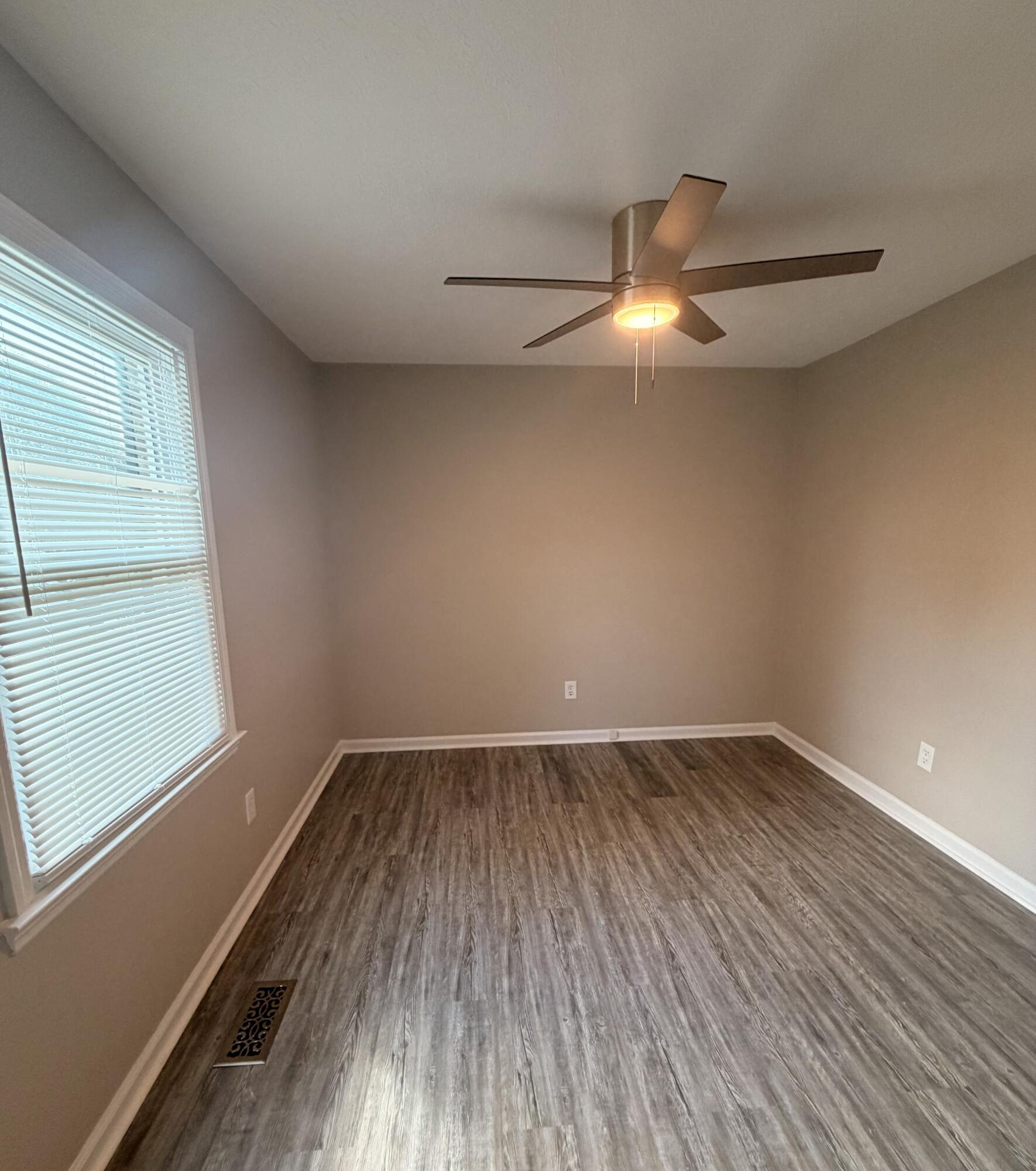 329 Stonegate Way Property Photo 8