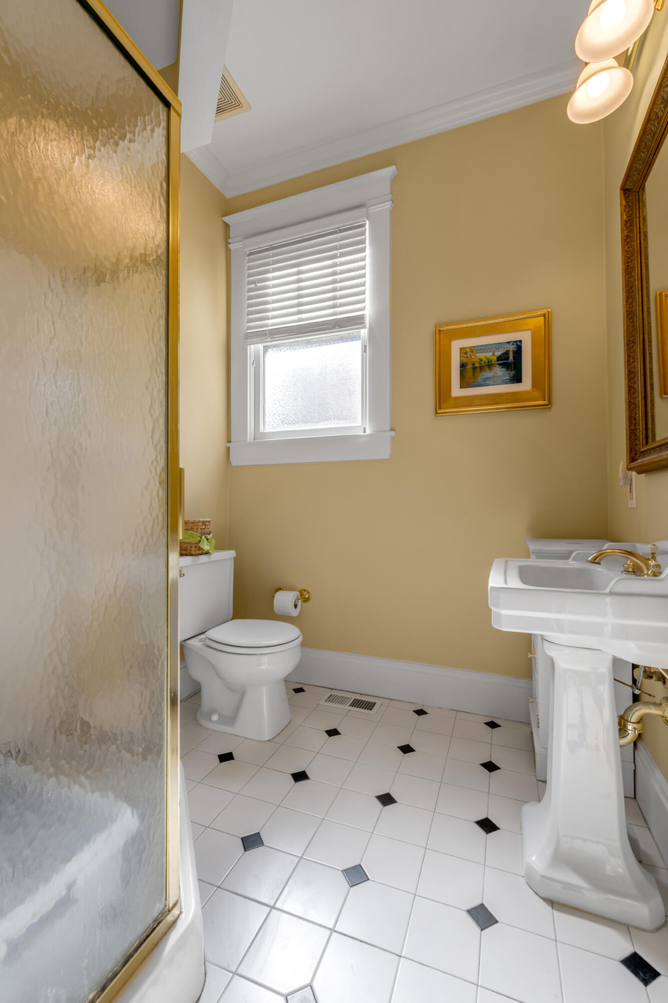 724 Bullock Place Property Photo 4