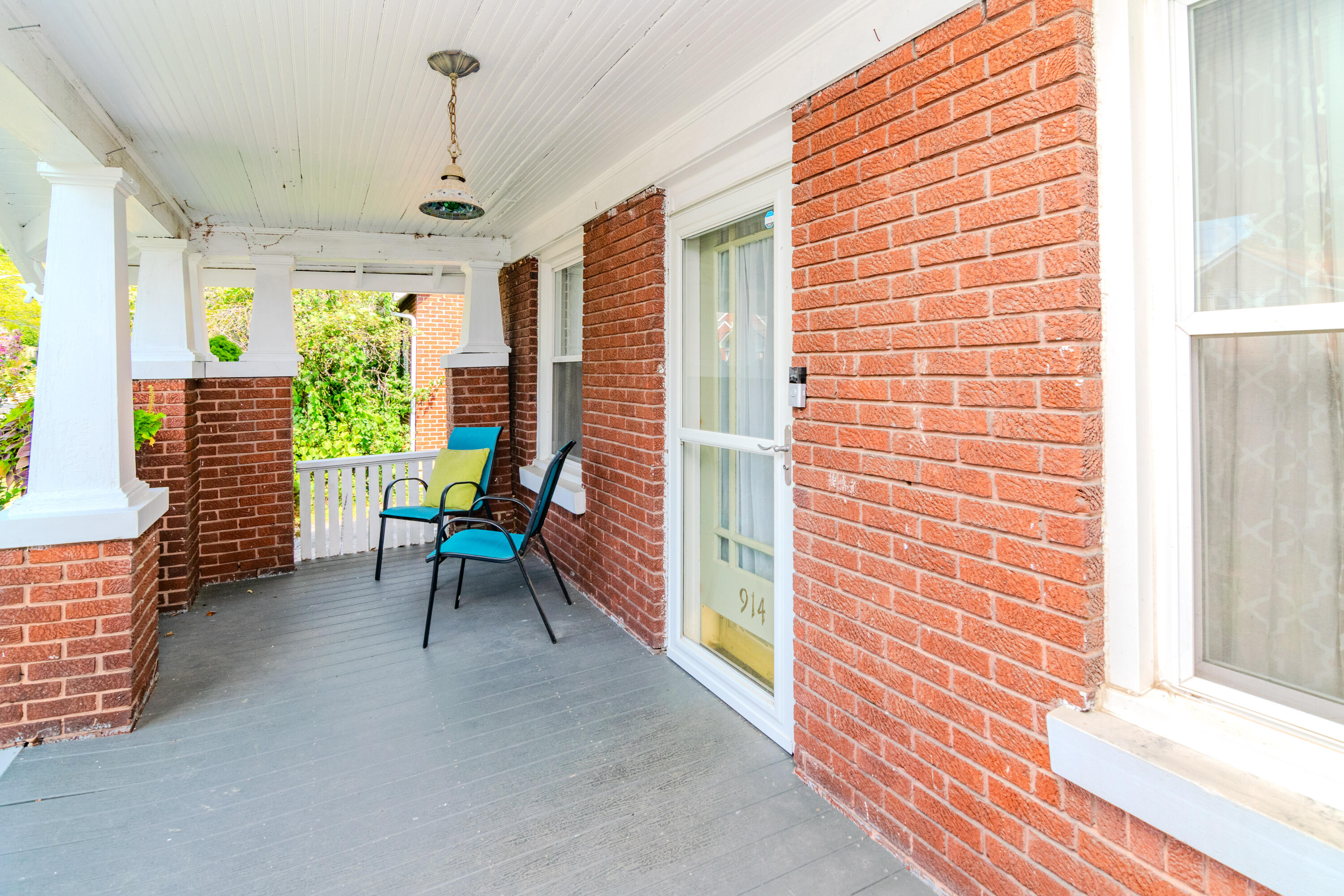 914 Idlewild Court Property Photo 4