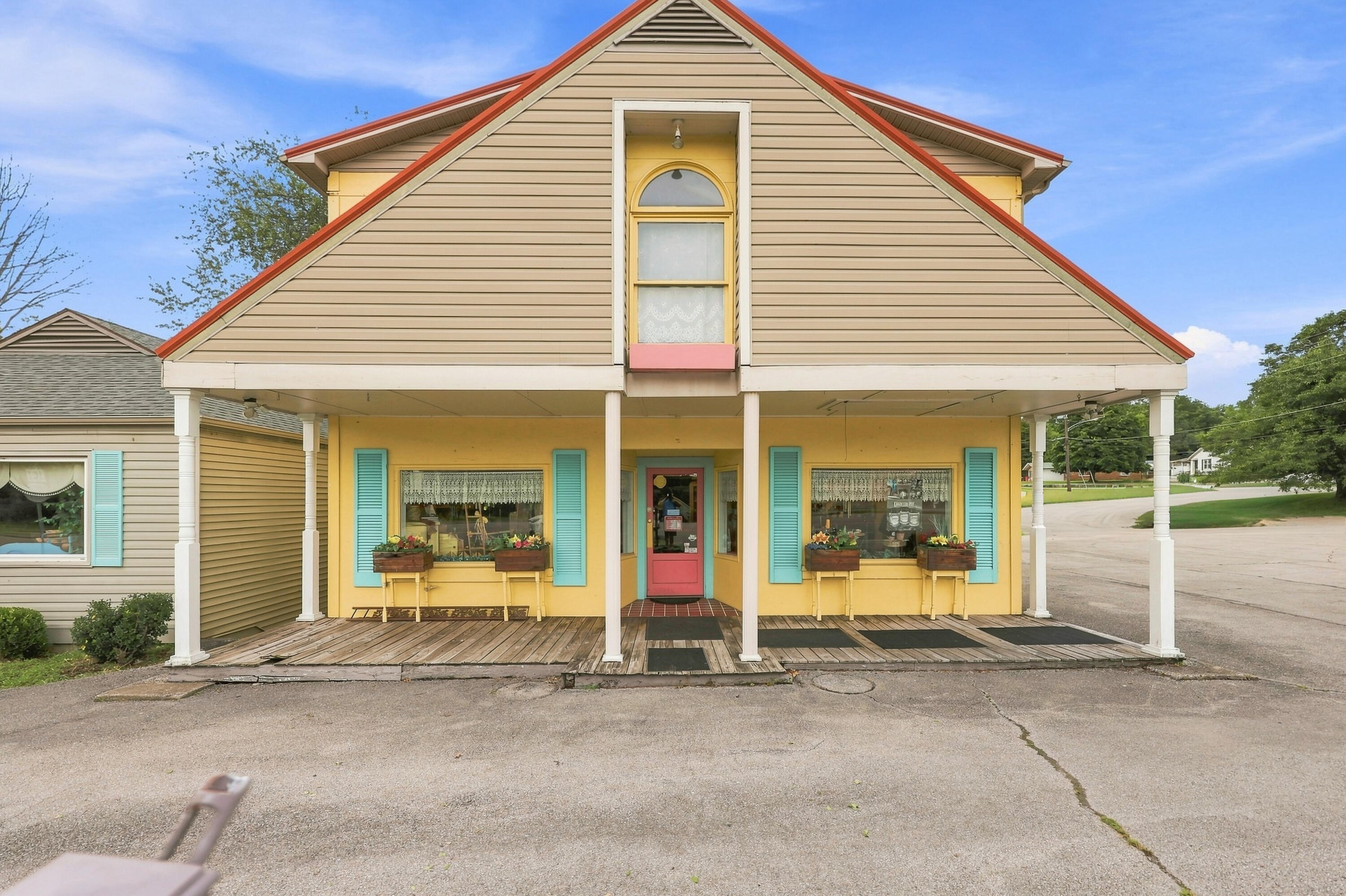 1500-1502 Louisville Road Property Photo 2