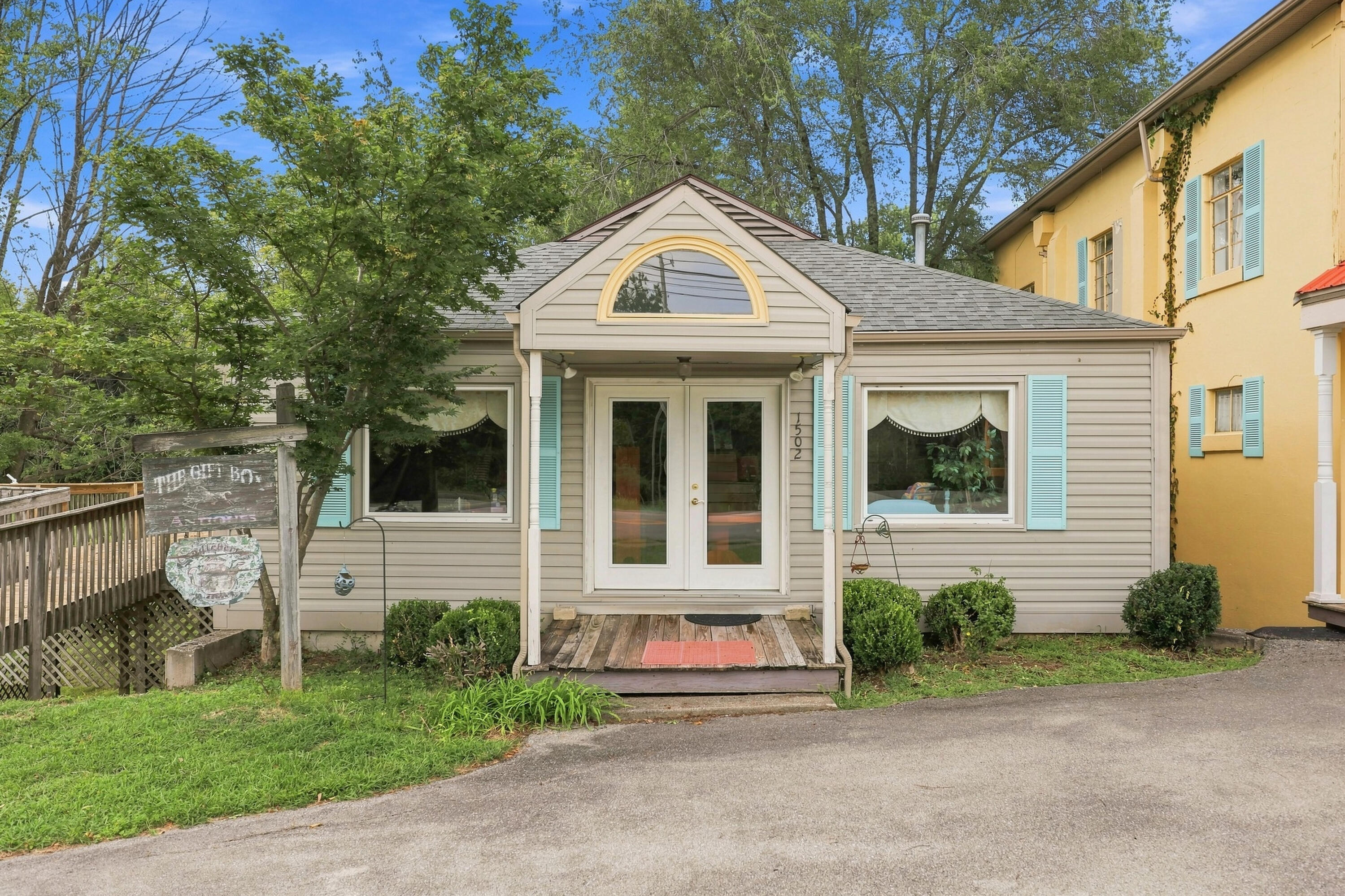 1500-1502 Louisville Road Property Photo 3