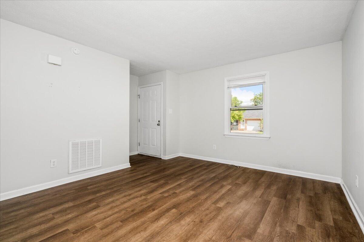 121 Lakeview Drive Property Photo 6