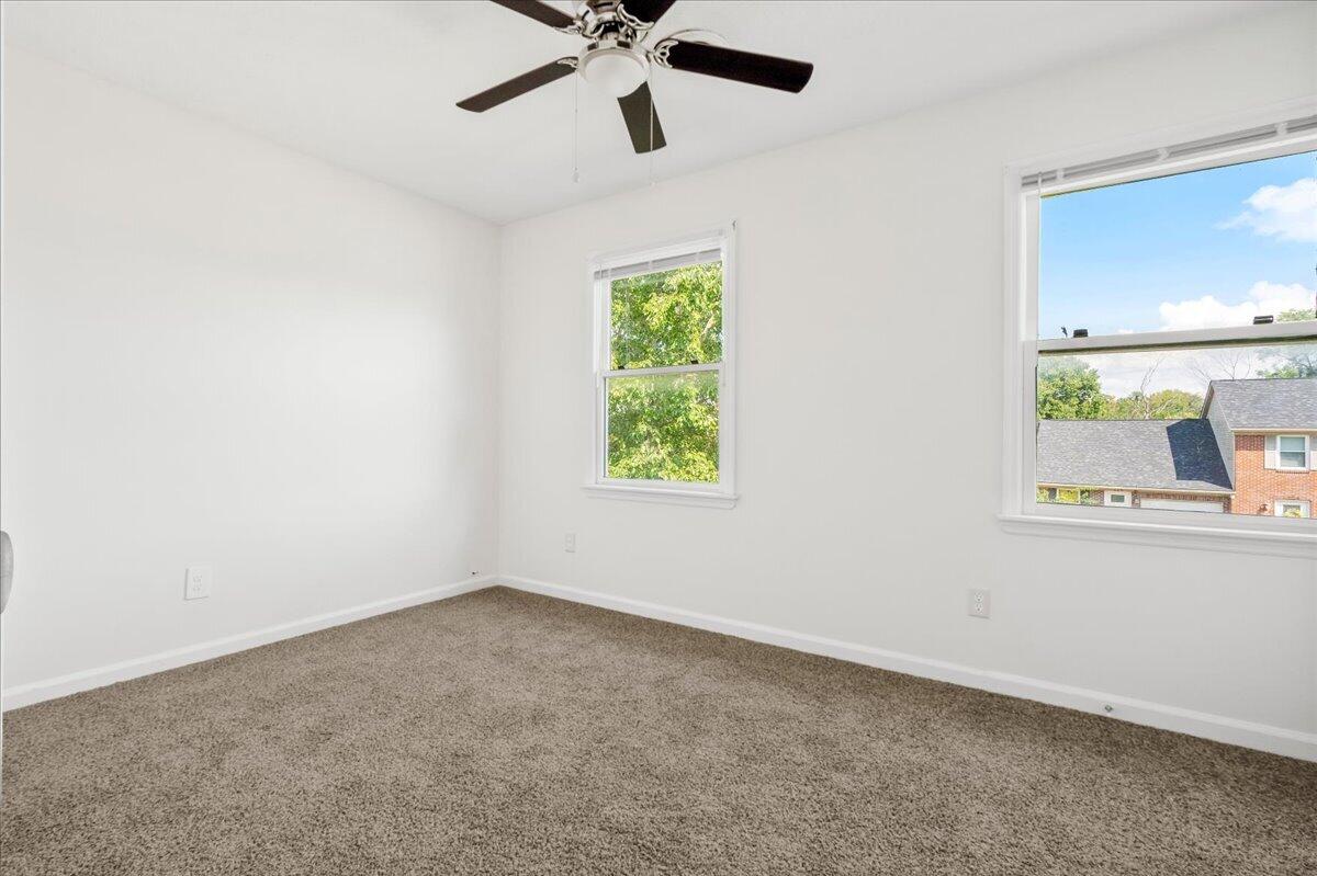121 Lakeview Drive Property Photo 27