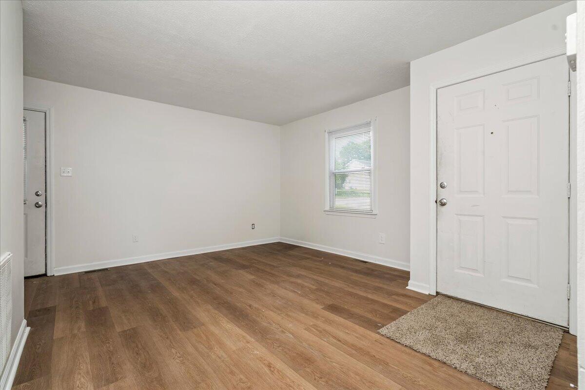 121 Lakeview Drive Property Photo 34
