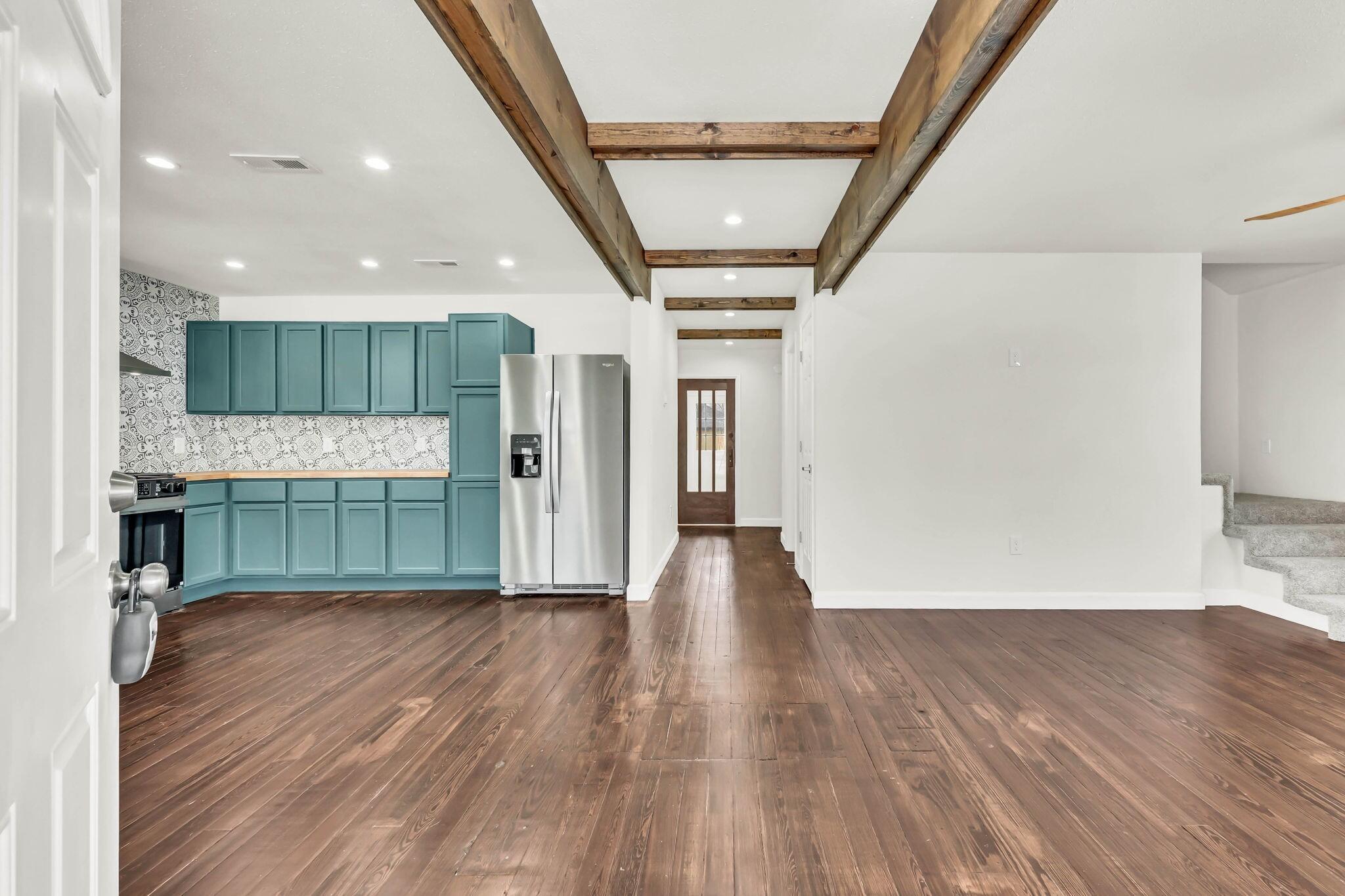 108 E Green Street Property Photo 4