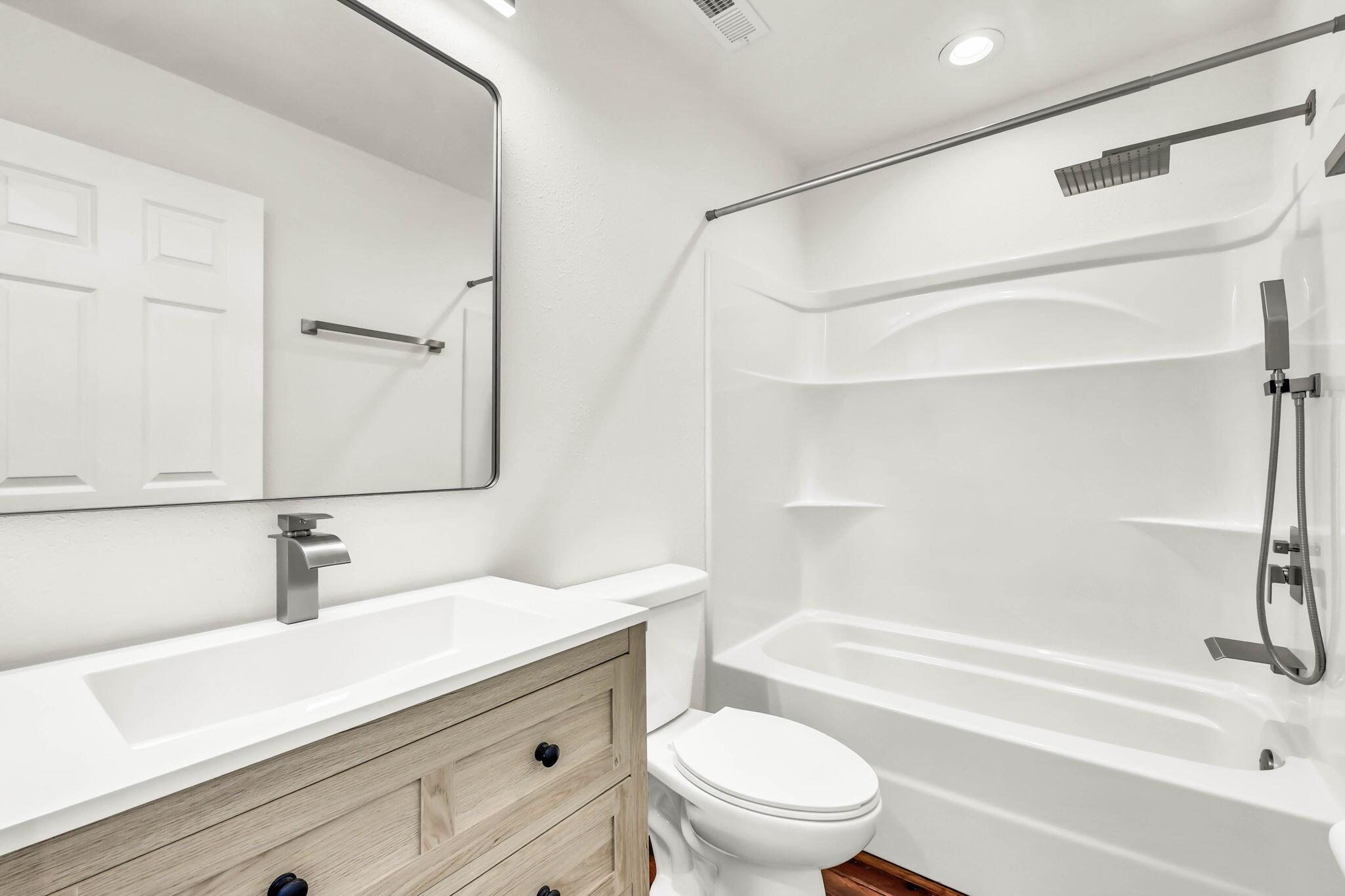 108 E Green Street Property Photo 12