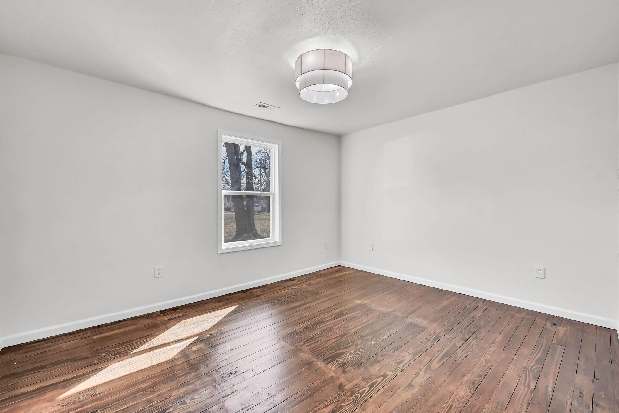 108 E Green Street Property Photo 20