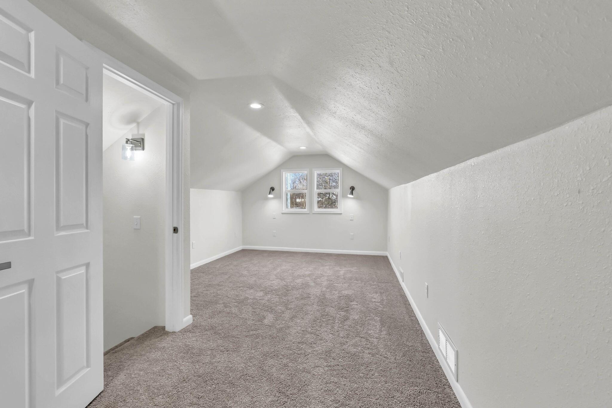 108 E Green Street Property Photo 26