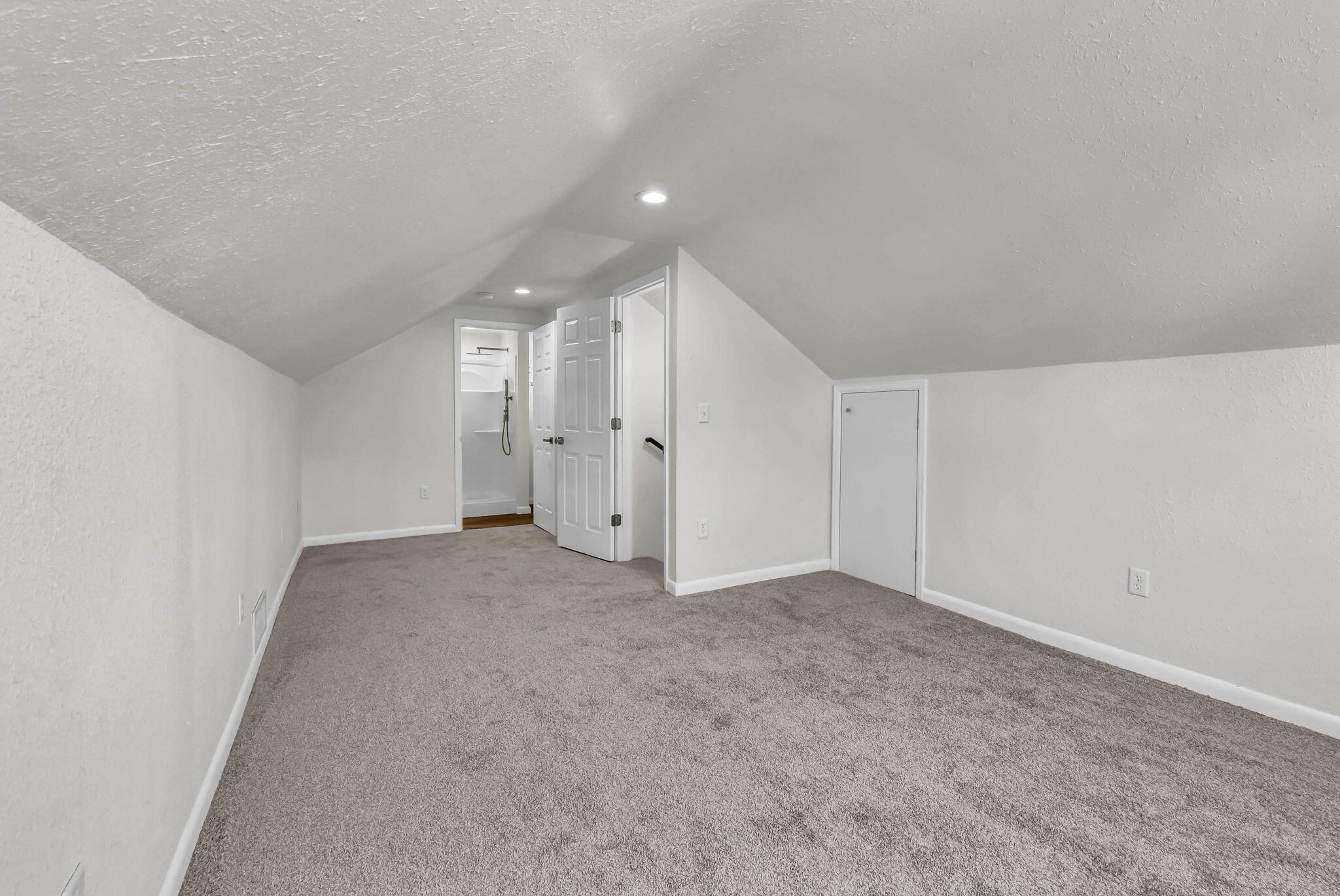 108 E Green Street Property Photo 27