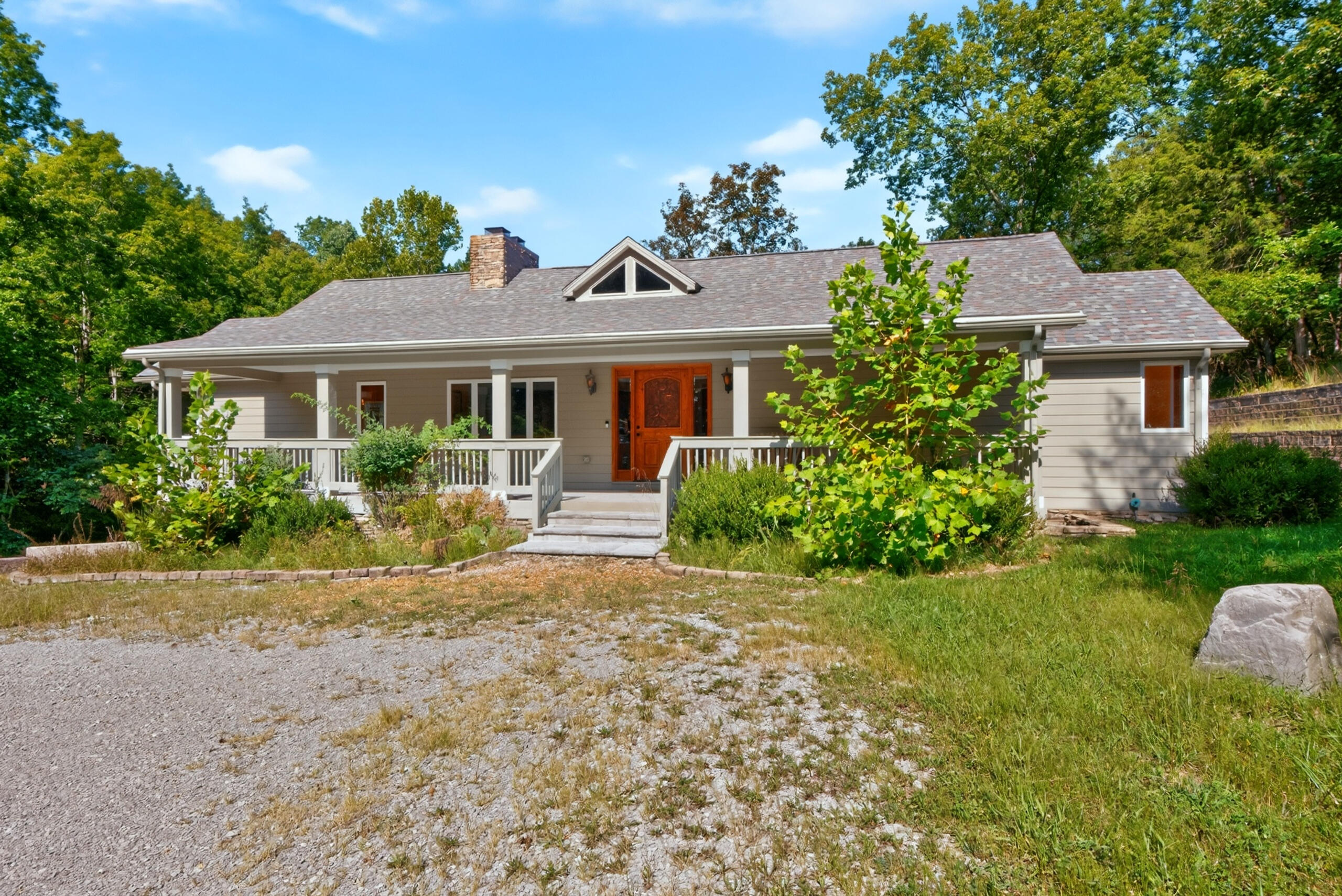 153 Deerlake Path Property Photo 2