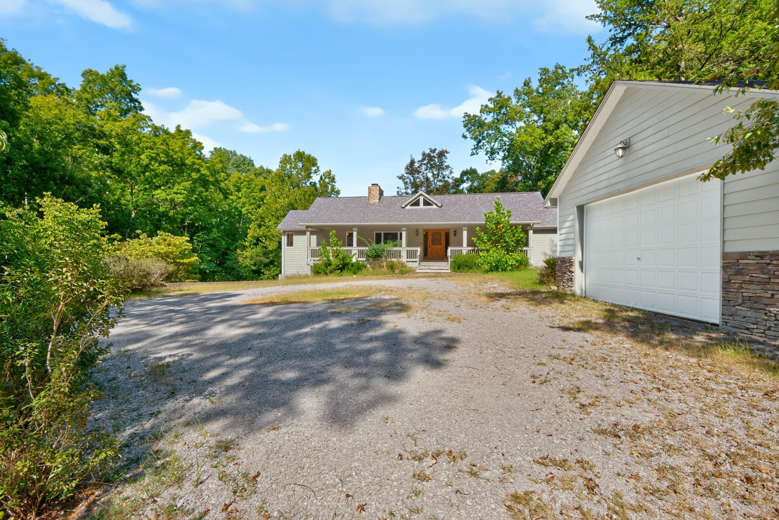 153 Deerlake Path Property Photo 3