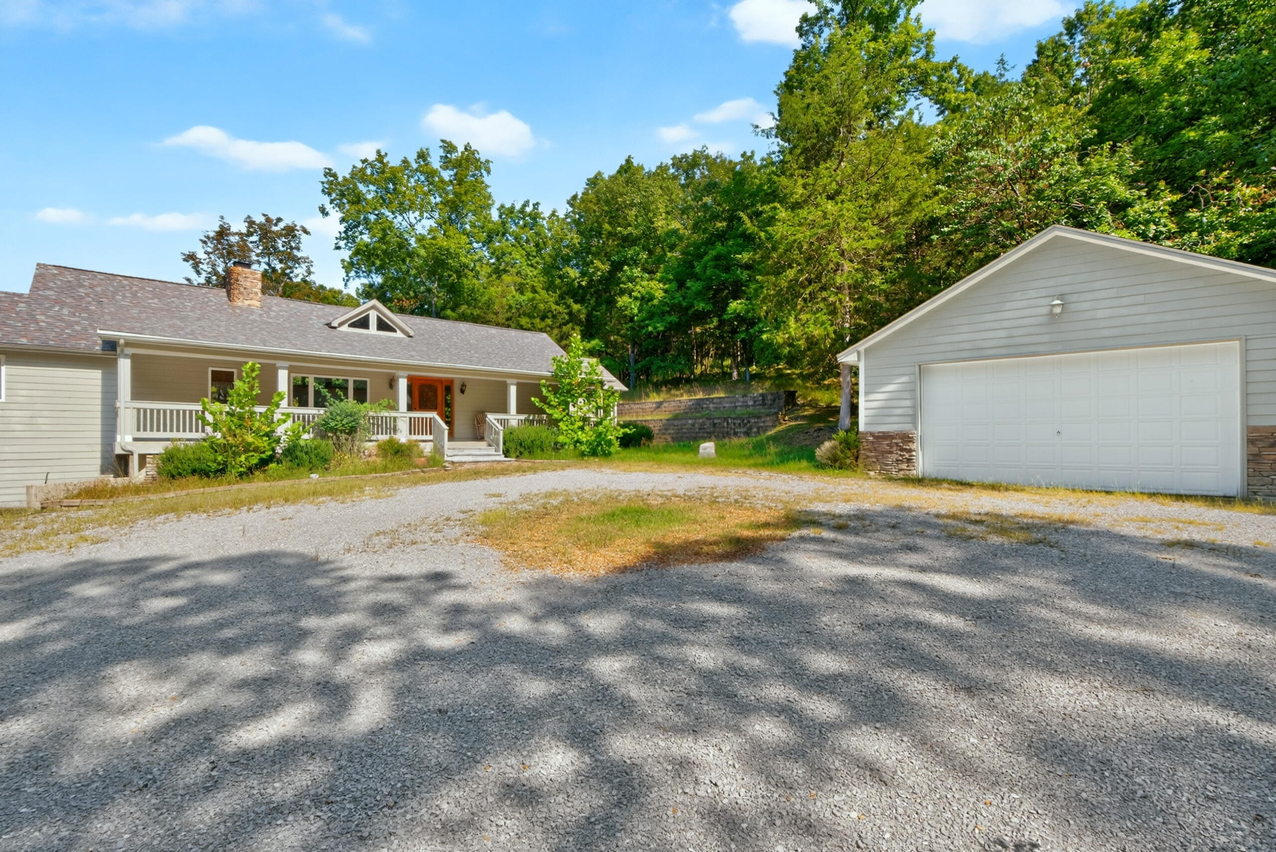 153 Deerlake Path Property Photo 4