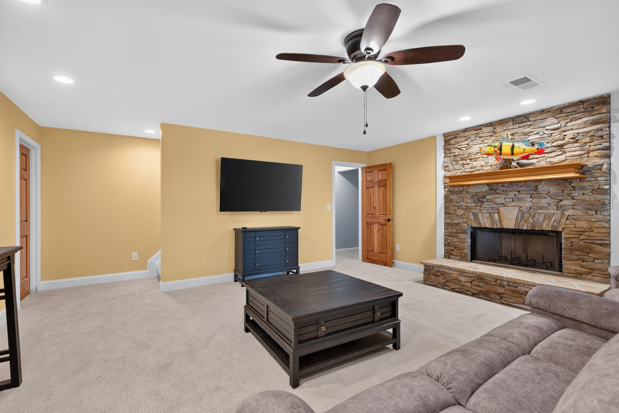 153 Deerlake Path Property Photo 39