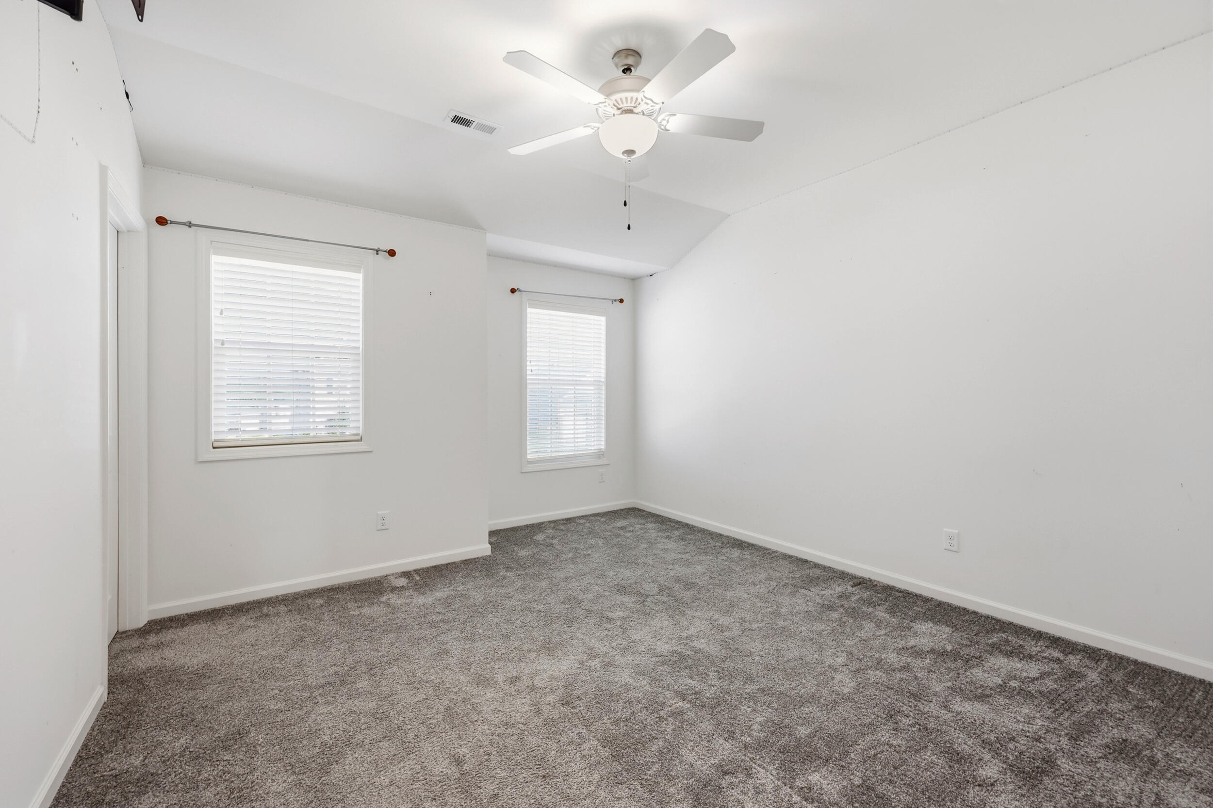 110 Castle Acre Way Property Photo 28