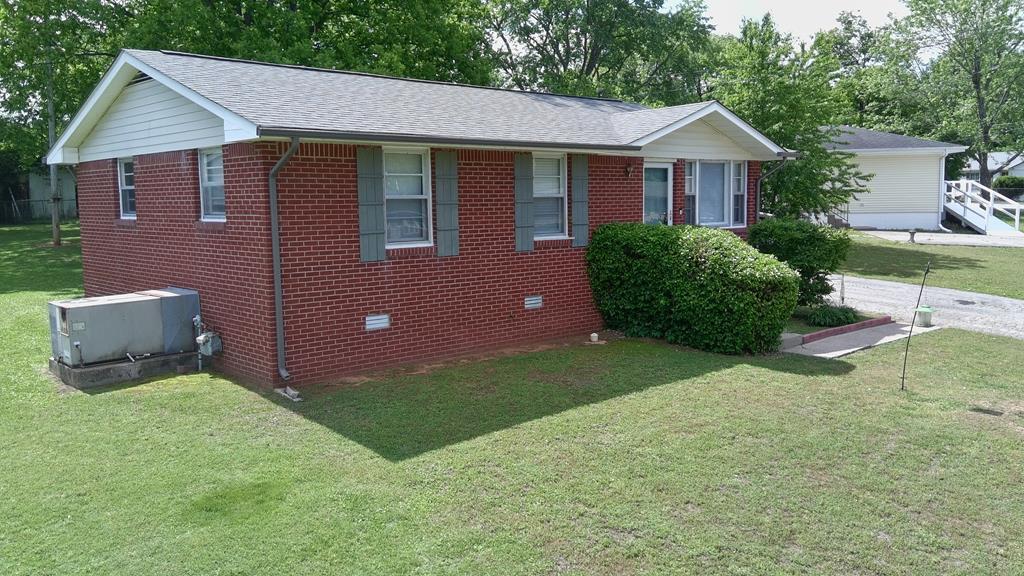 204 Crest Drive Property Photo 2