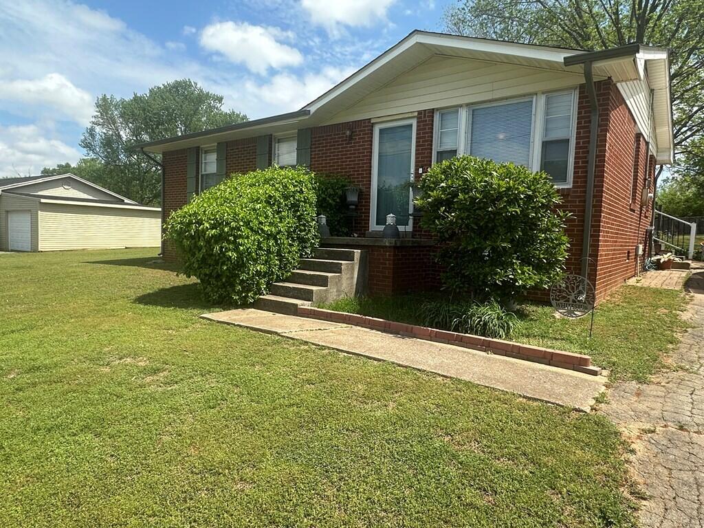 204 Crest Drive Property Photo 4