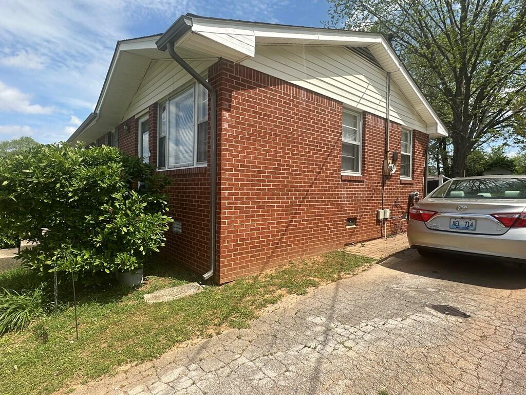 204 Crest Drive Property Photo 5