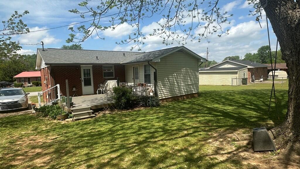 204 Crest Drive Property Photo 7