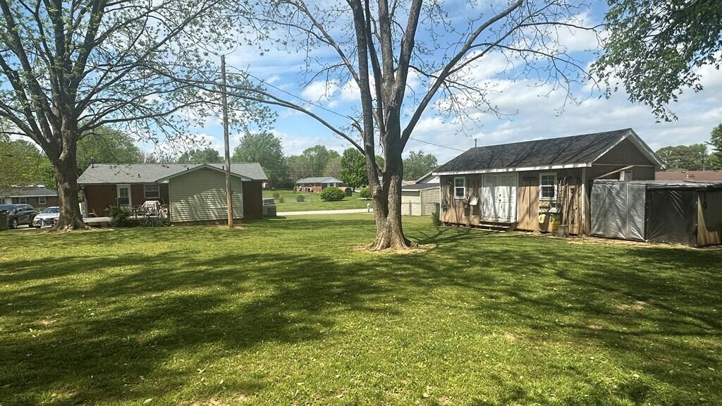 204 Crest Drive Property Photo 8
