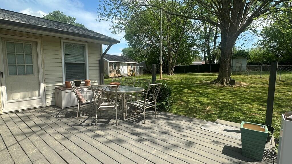 204 Crest Drive Property Photo 10