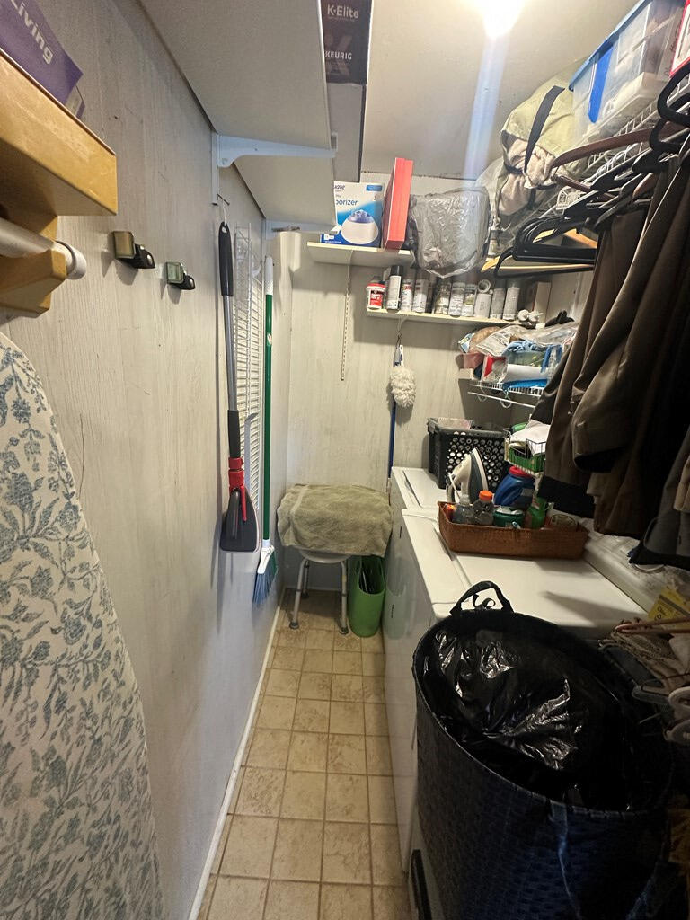 204 Crest Drive Property Photo 12