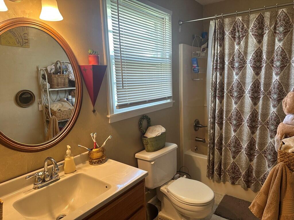 204 Crest Drive Property Photo 13