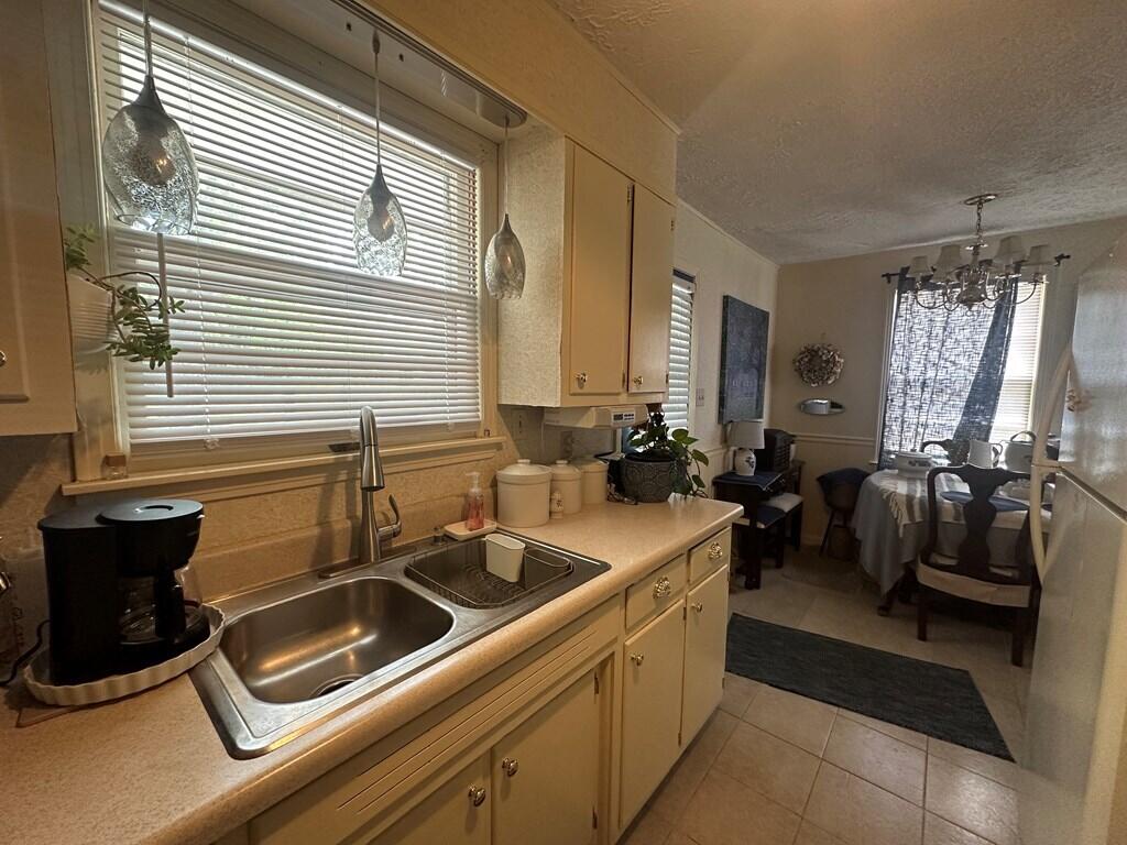 204 Crest Drive Property Photo 23