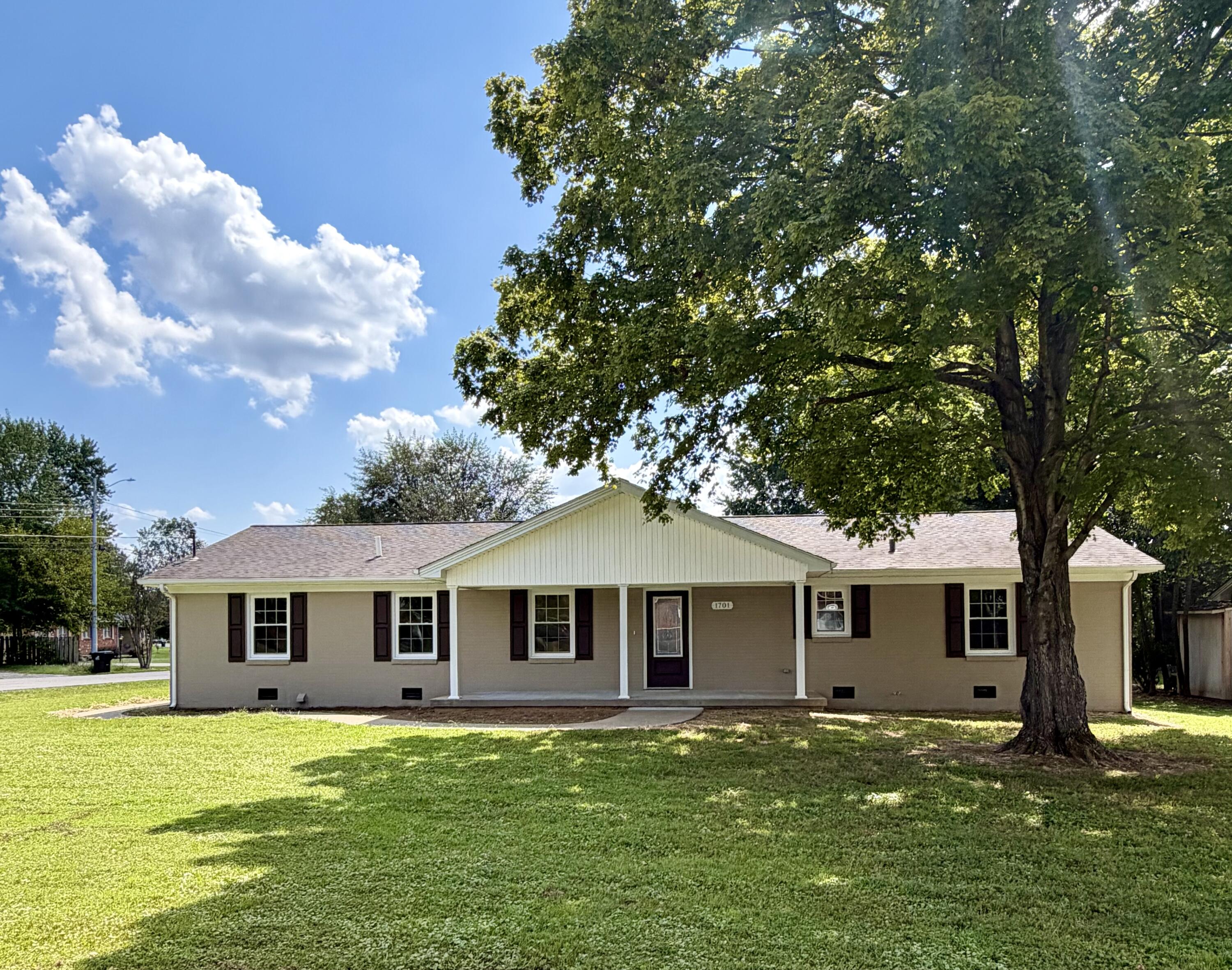 1701 Keenland Drive Property Photo 3