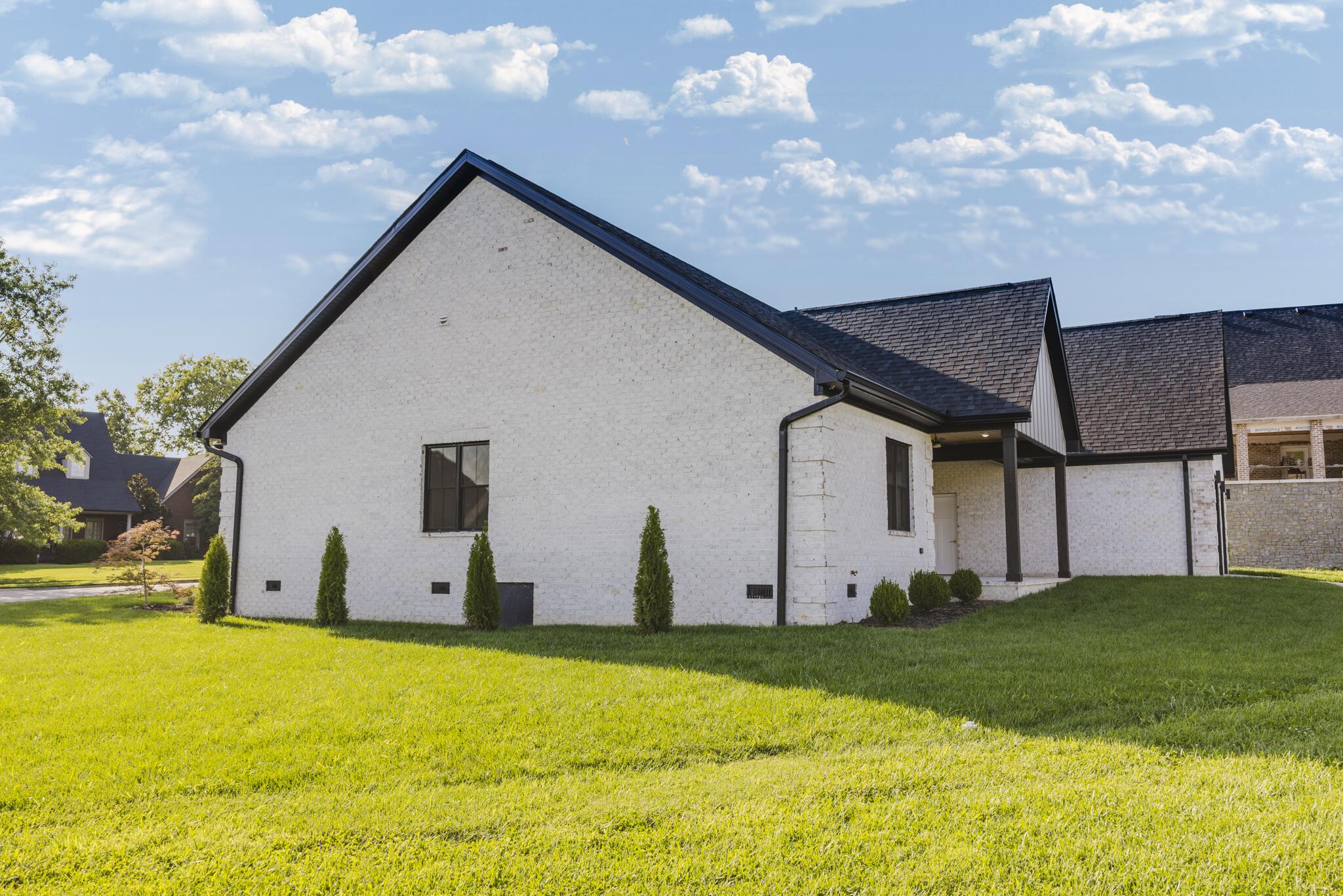 1433 Clubhouse Lane Property Photo 4