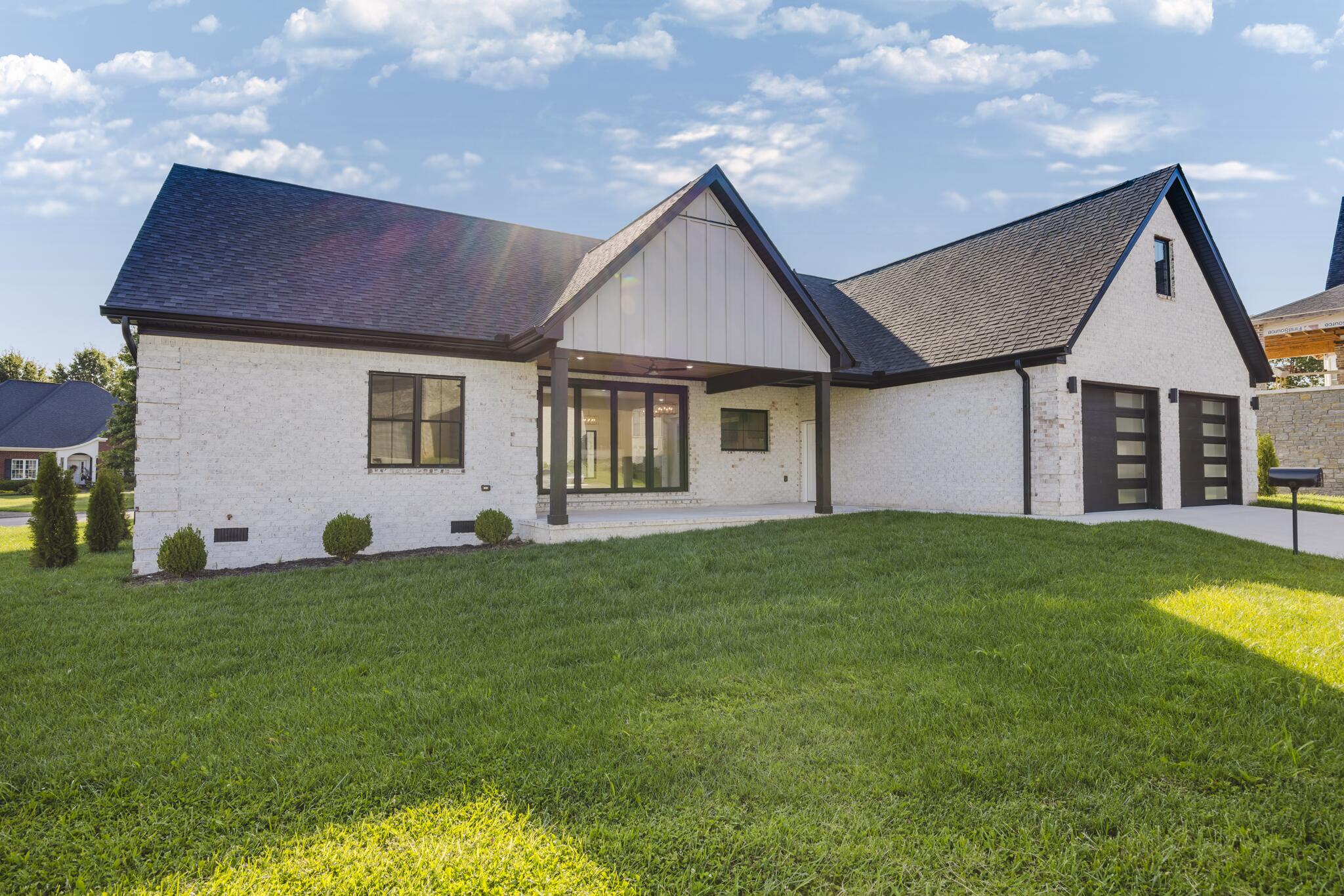 1433 Clubhouse Lane Property Photo 5