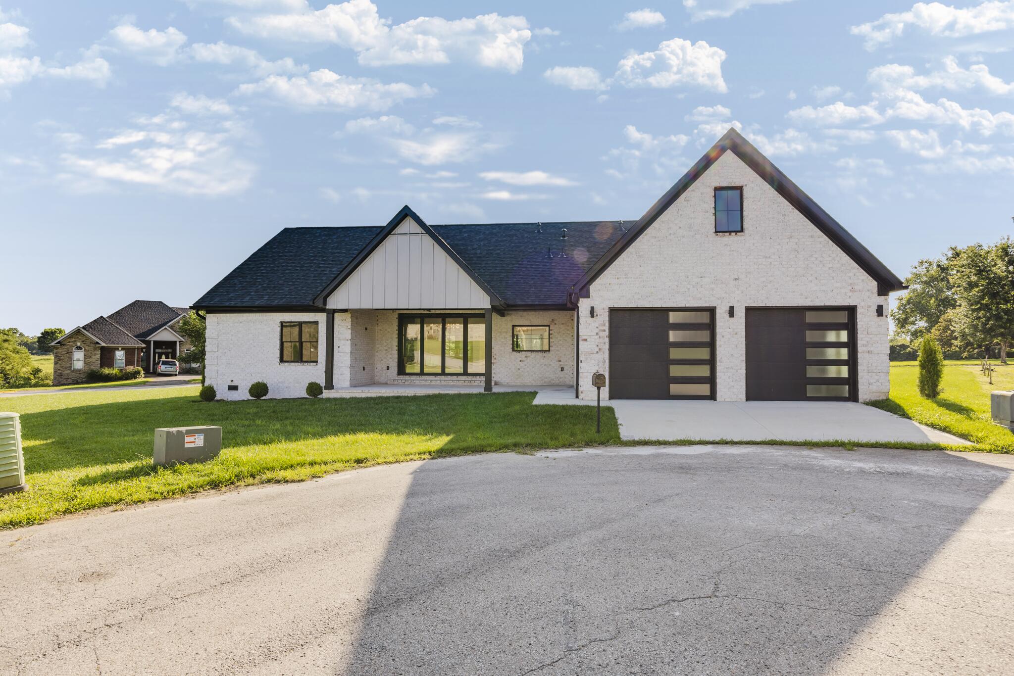 1433 Clubhouse Lane Property Photo 6