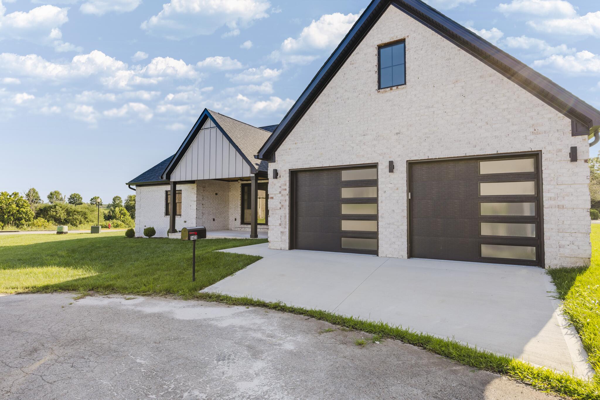 1433 Clubhouse Lane Property Photo 7