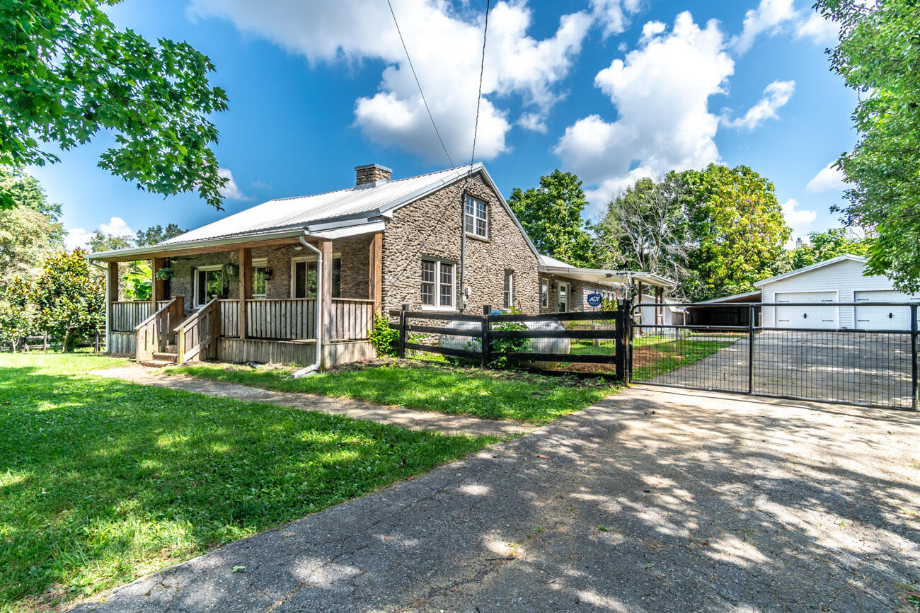 4481 Athens Boonesboro Road Property Photo 3