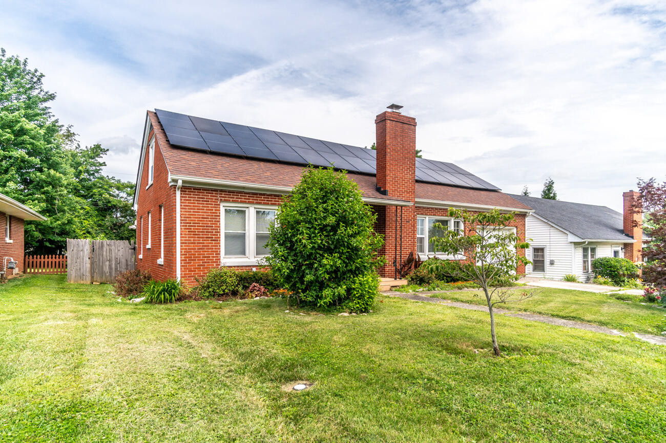 120 Windsor Drive Property Photo 1