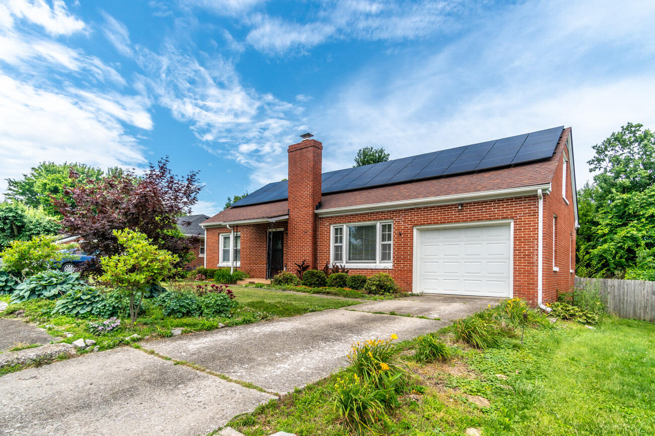 120 Windsor Drive Property Photo 3