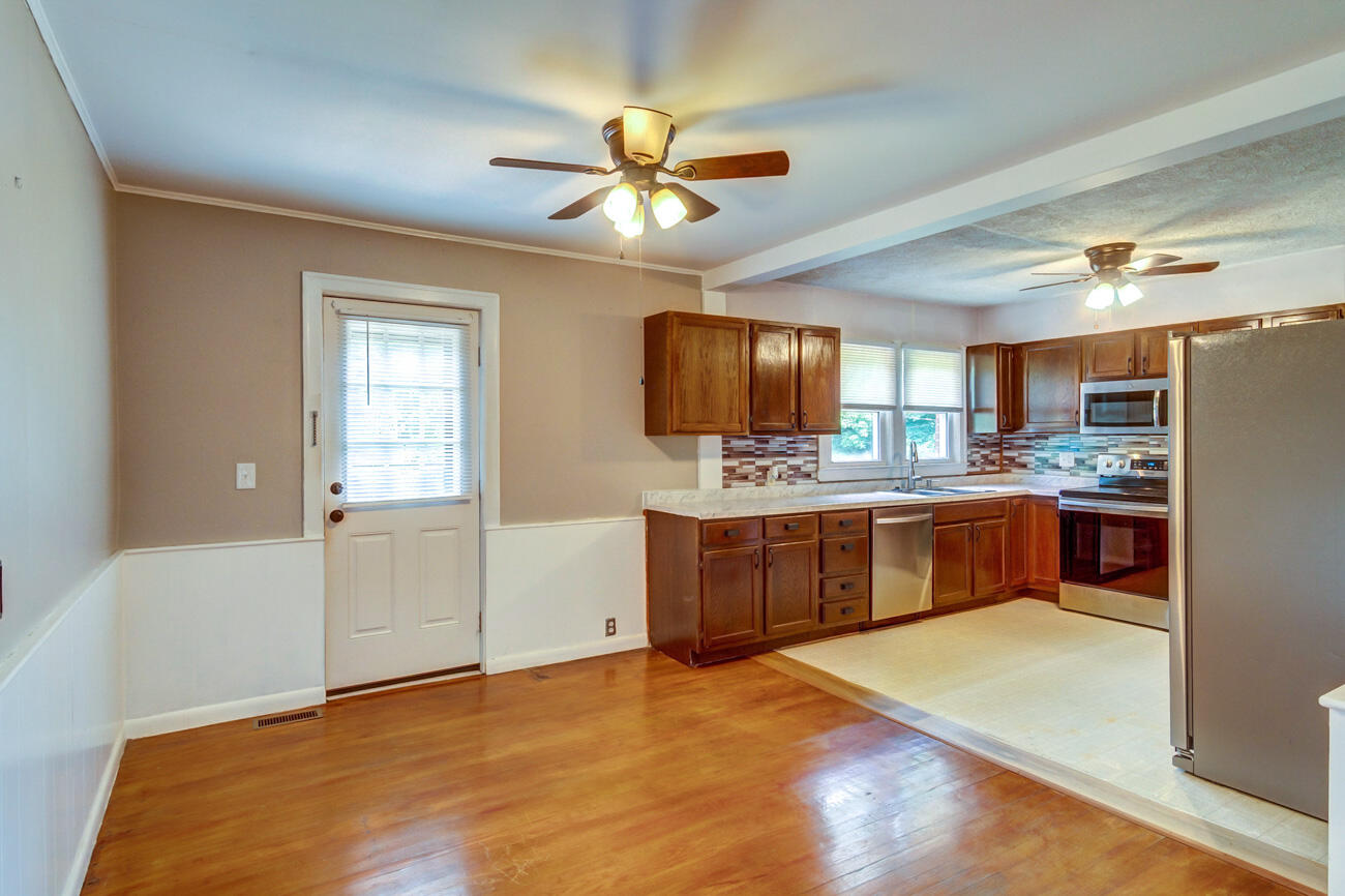120 Windsor Drive Property Photo 12