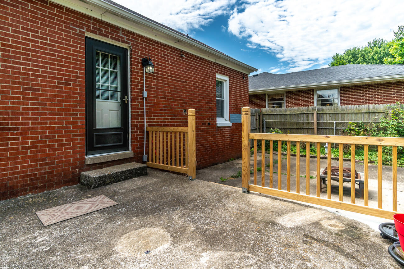 120 Windsor Drive Property Photo 38