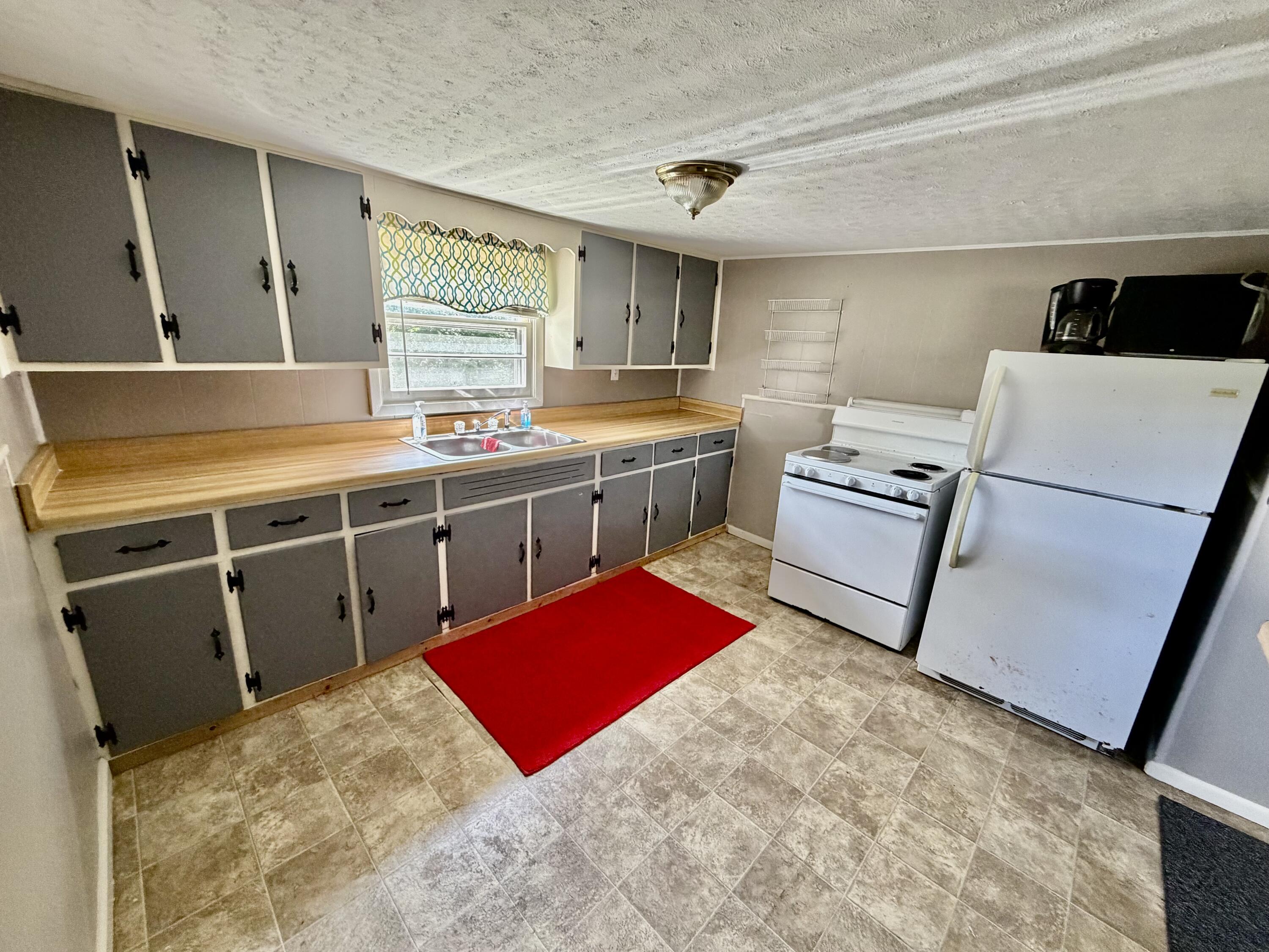 318 E Frog Hollow Road Property Photo 5