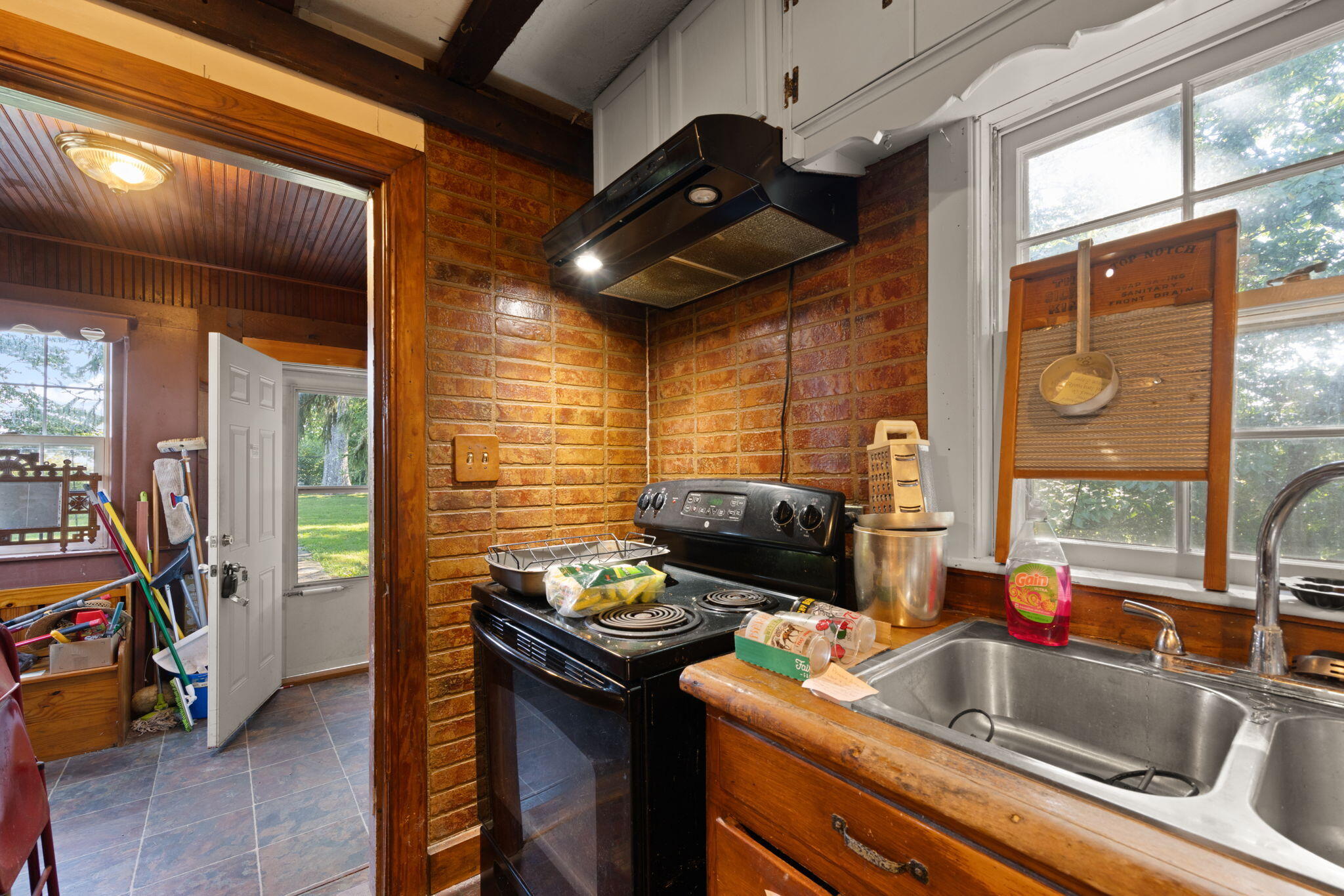 702 Rogers Road Property Photo 15