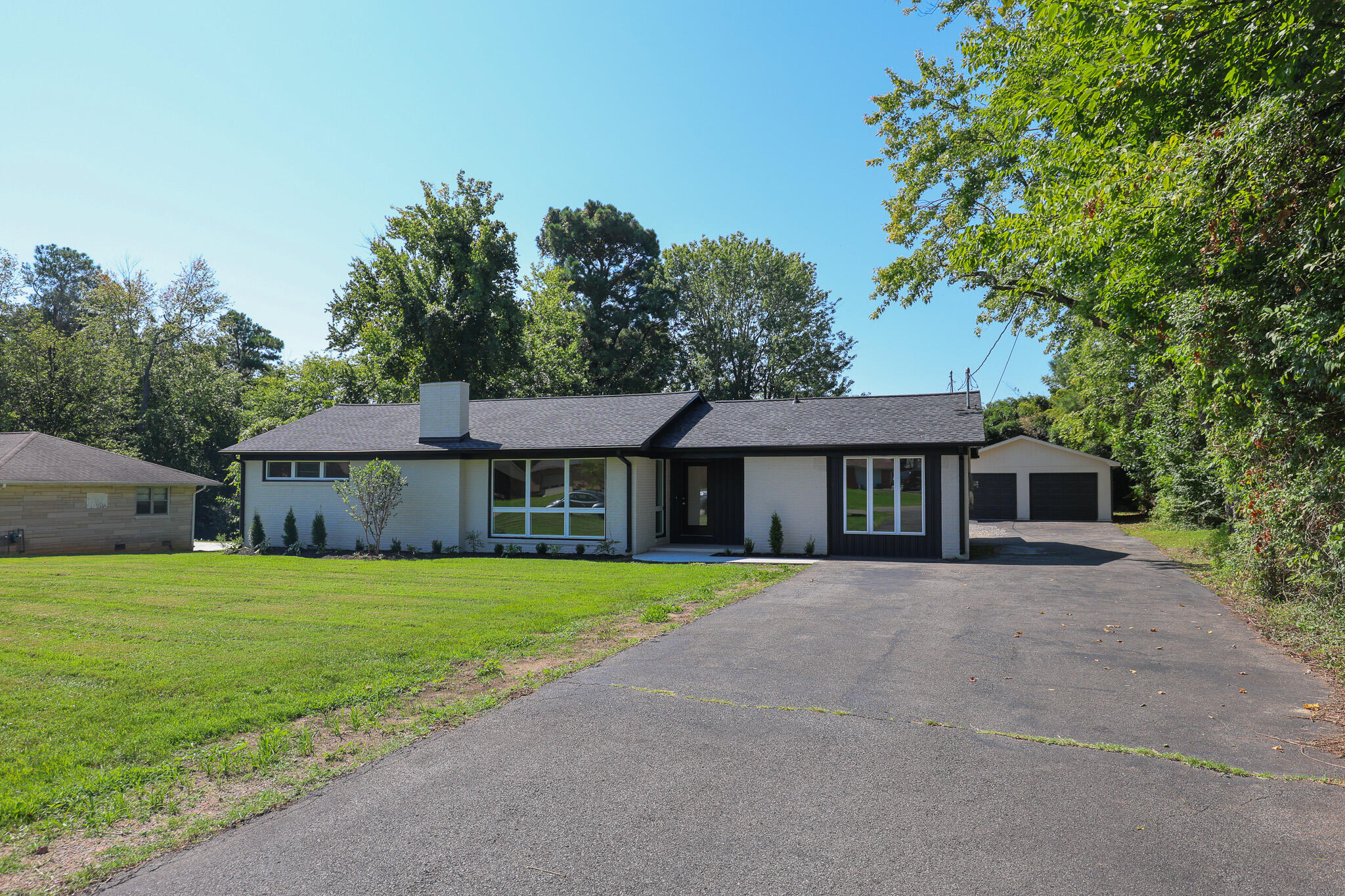 209 Cambridge Drive Property Photo 3