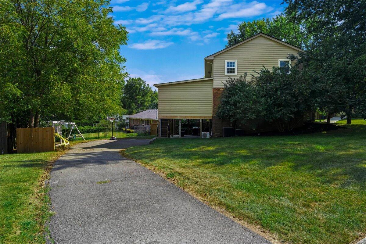 2390 Heather Way Property Photo 6