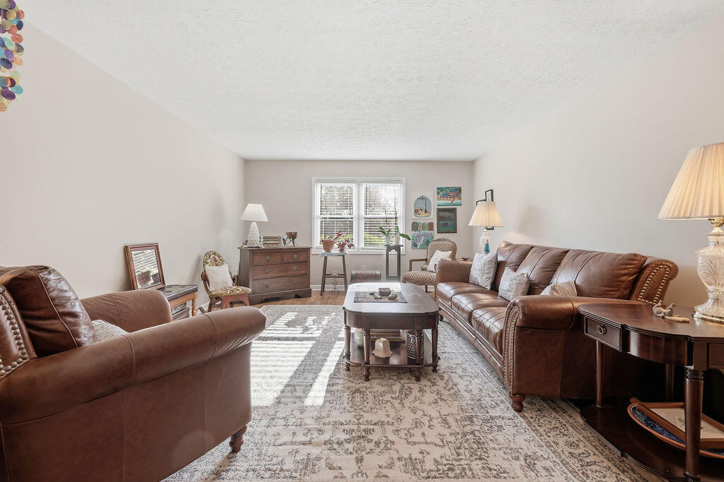 1040 South Gum Springs Road Property Photo 3